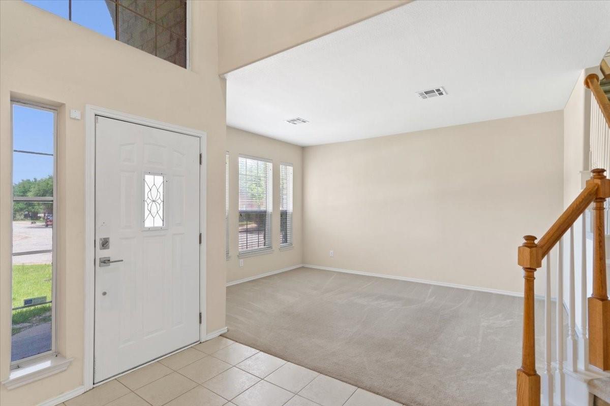 207 Colby Ln Property Photo 3