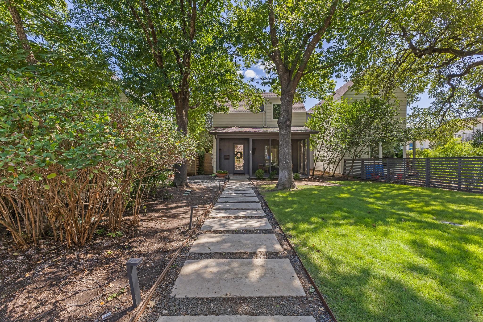 1603 W 39th 1/2 St #a Property Photo 1