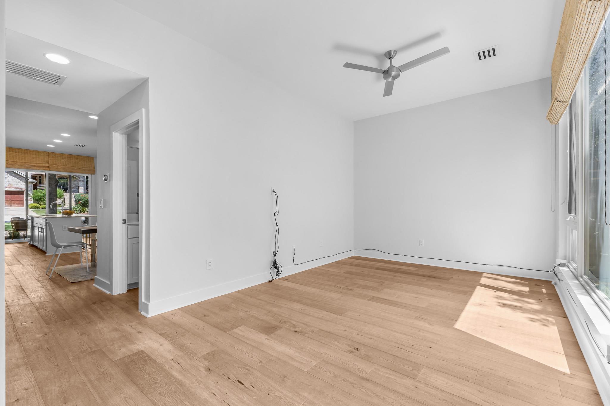 1603 W 39th 1/2 St #a Property Photo 19