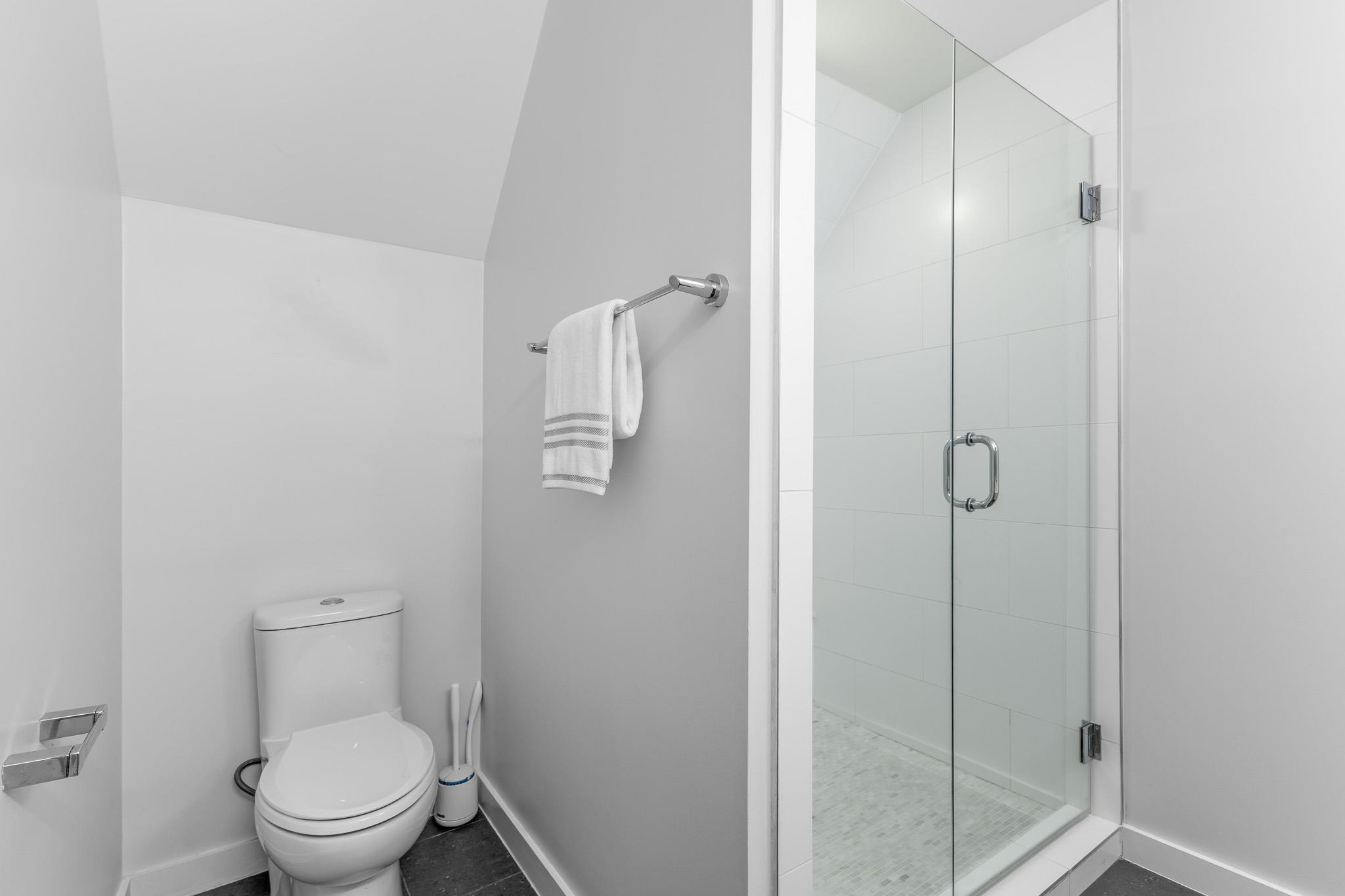 1603 W 39th 1/2 St #a Property Photo 29
