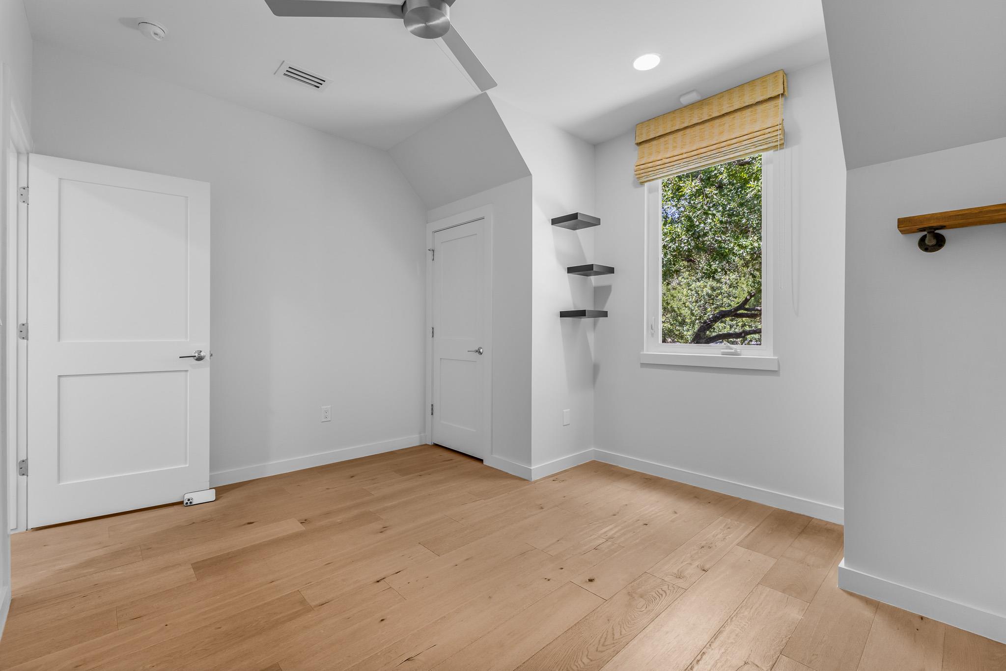 1603 W 39th 1/2 St #a Property Photo 30