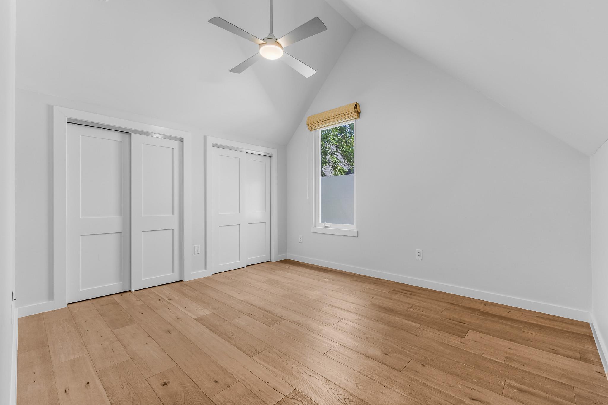 1603 W 39th 1/2 St #a Property Photo 32