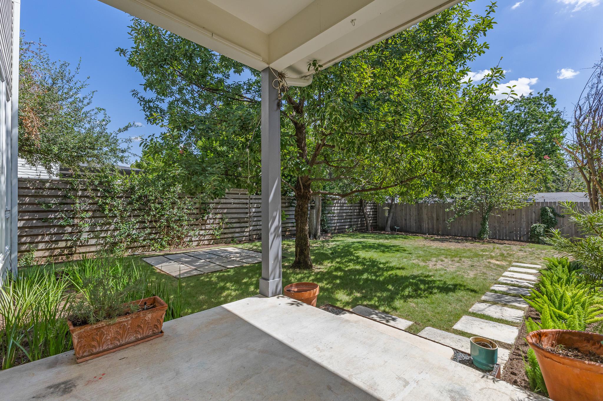 1603 W 39th 1/2 St #a Property Photo 33