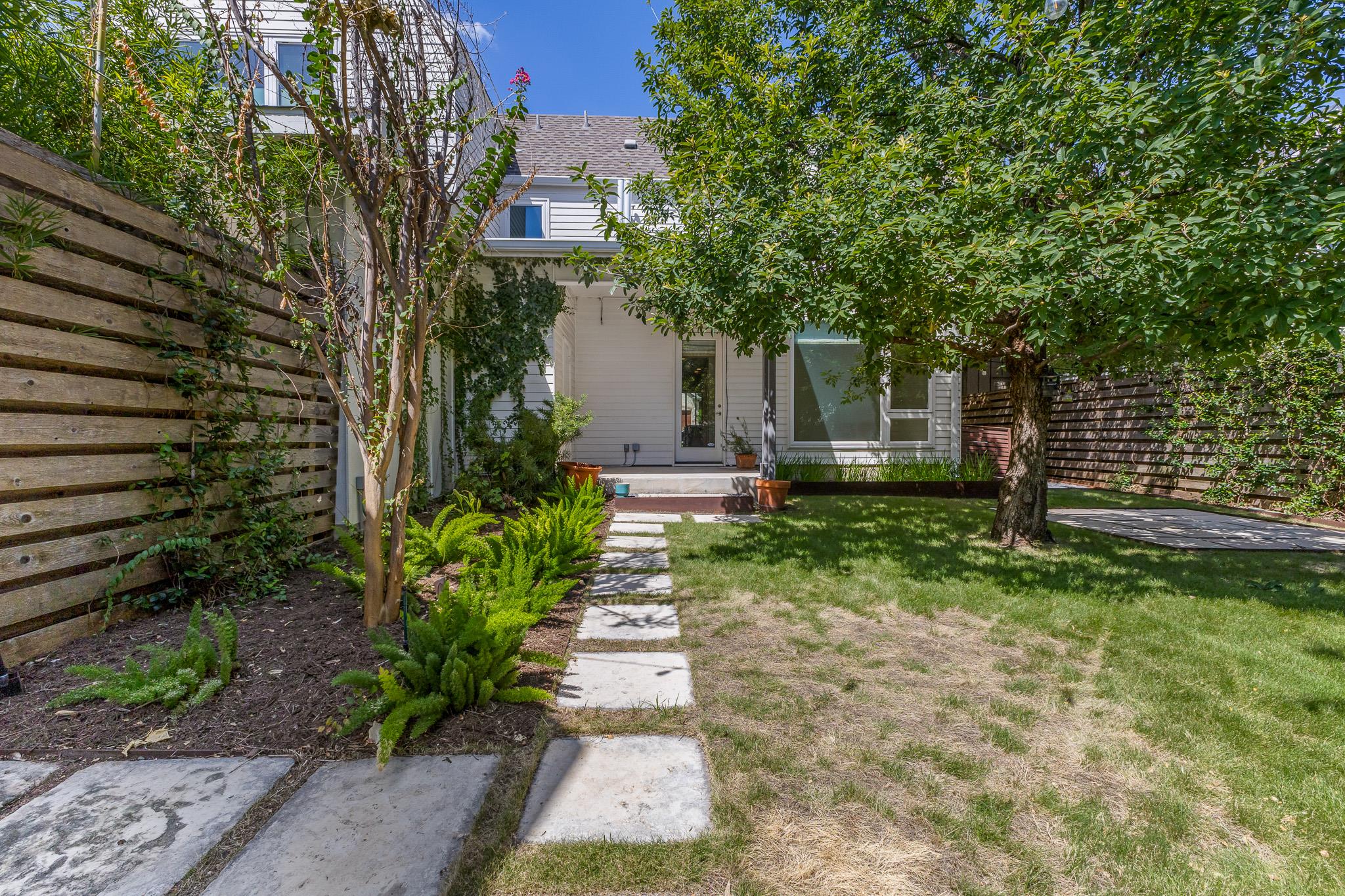 1603 W 39th 1/2 St #a Property Photo 34