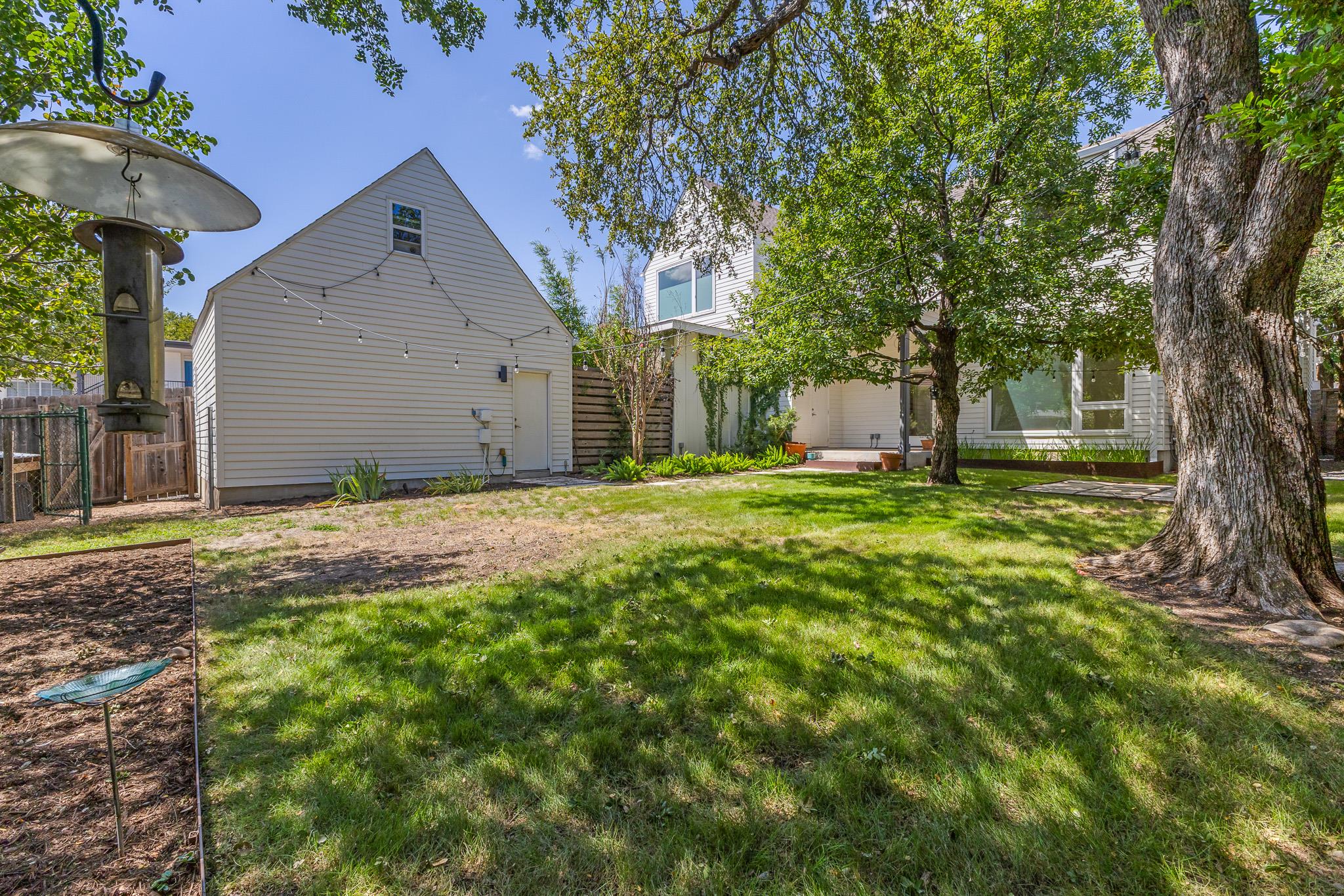 1603 W 39th 1/2 St #a Property Photo 36
