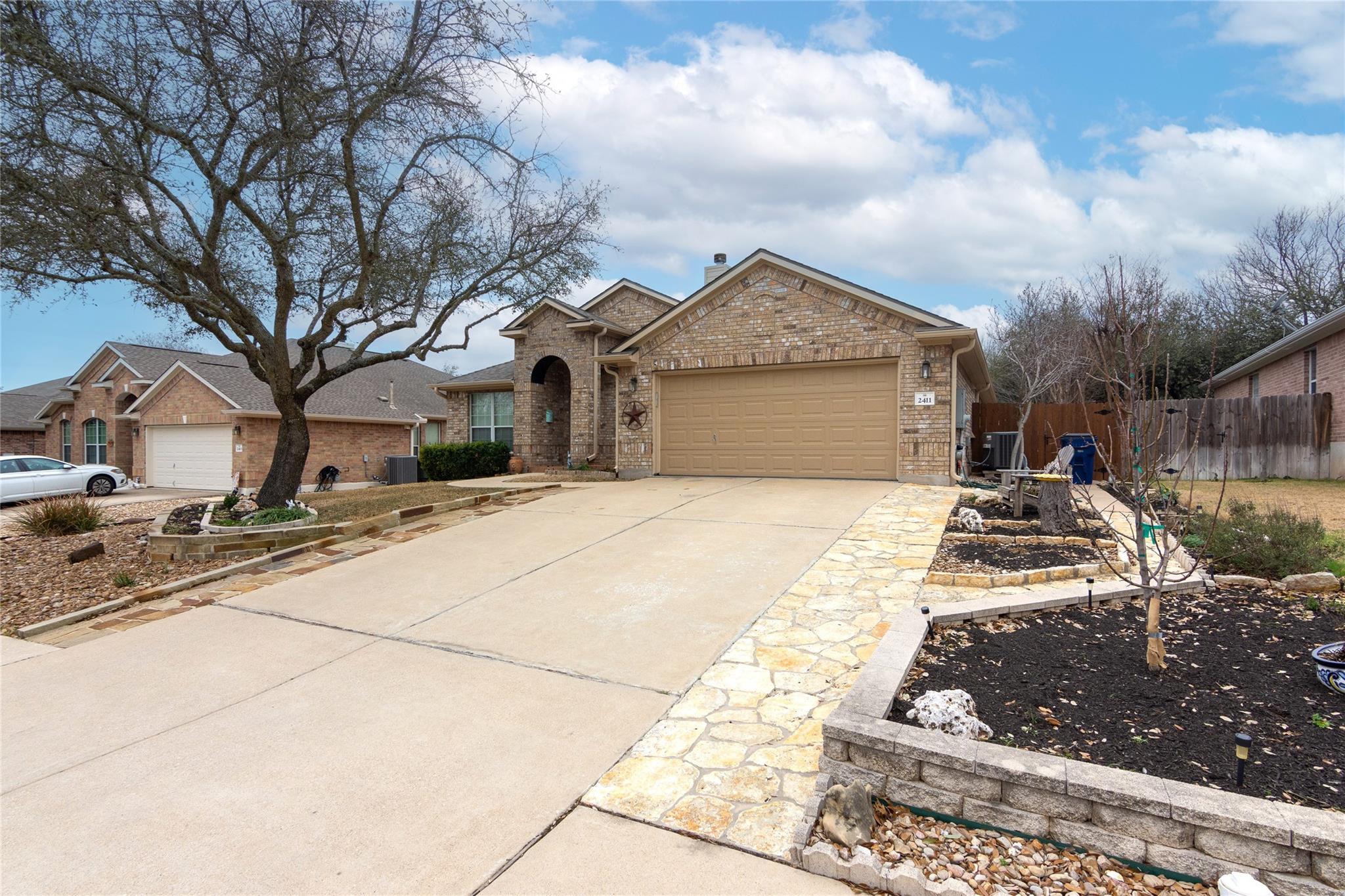 2411 Tumbling River Dr Property Photo 2