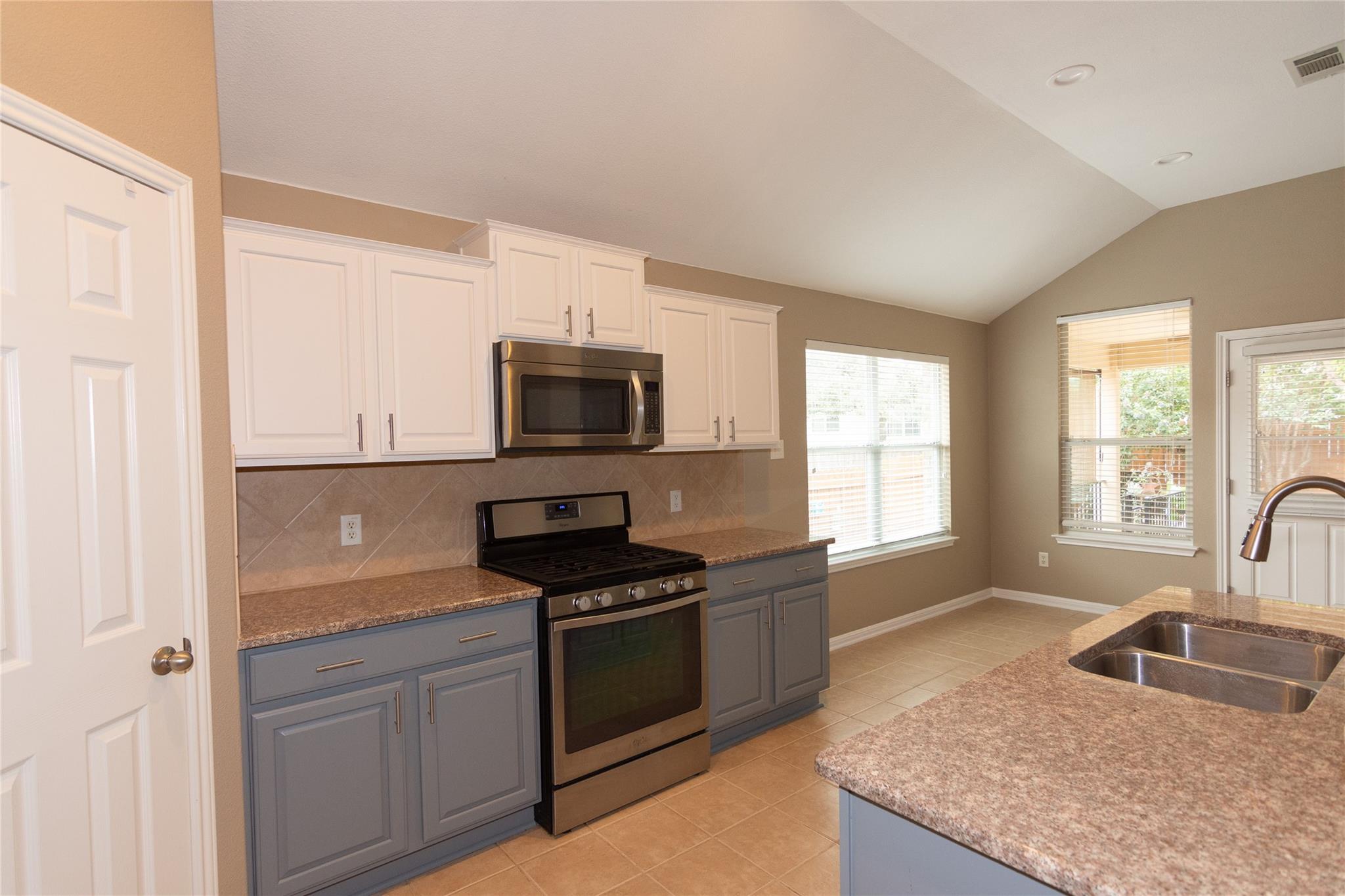 2411 Tumbling River Dr Property Photo 11