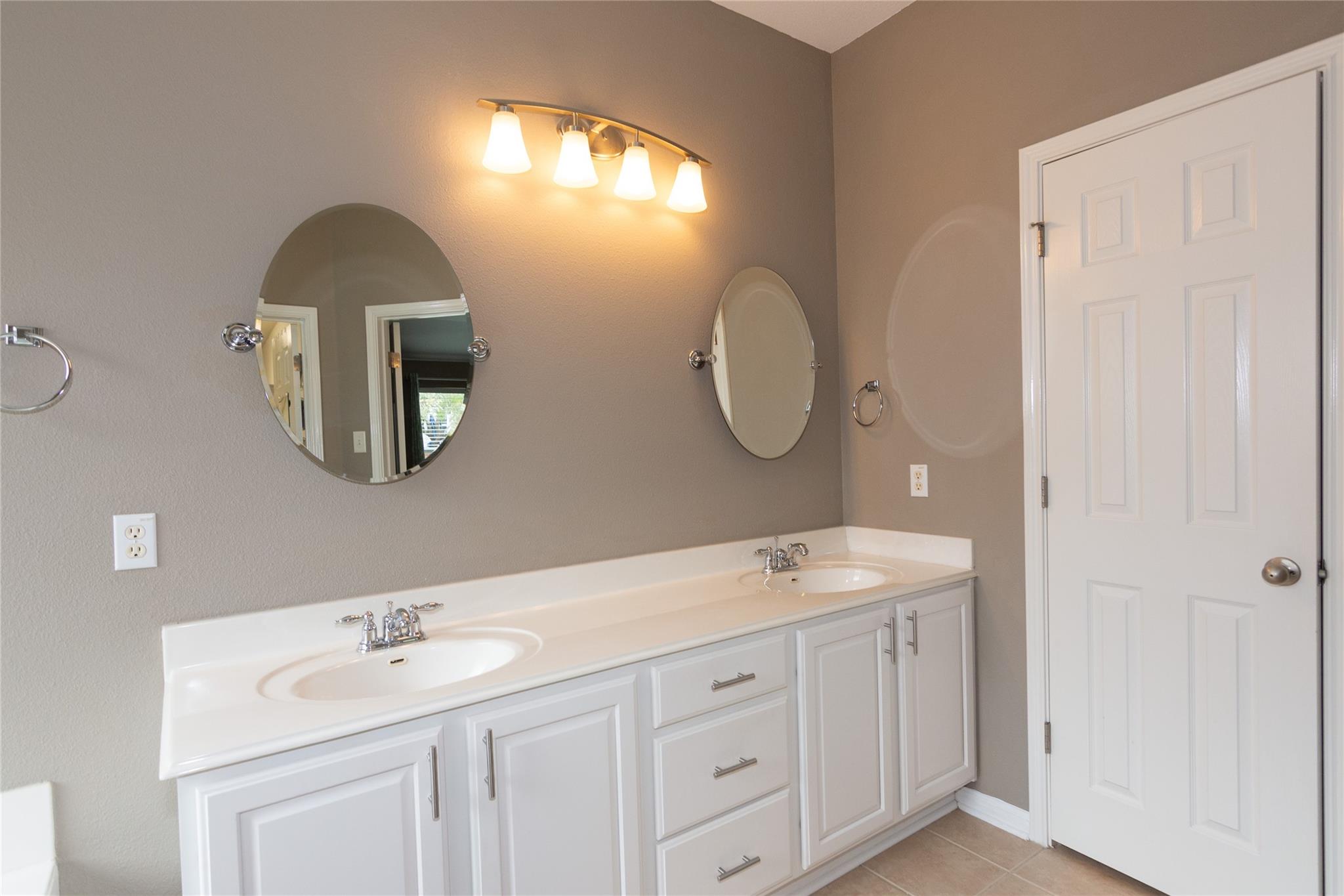 2411 Tumbling River Dr Property Photo 18