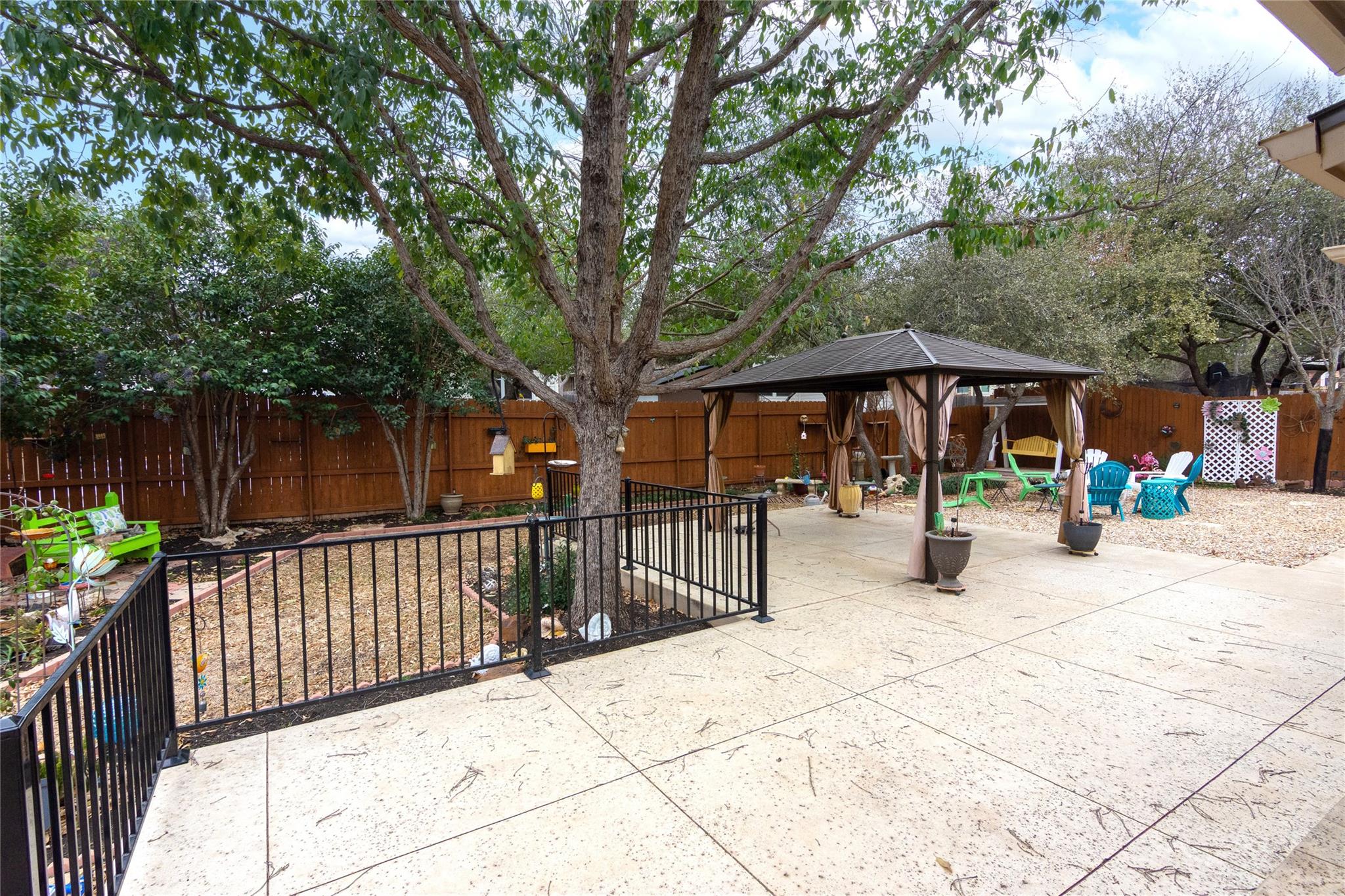 2411 Tumbling River Dr Property Photo 21