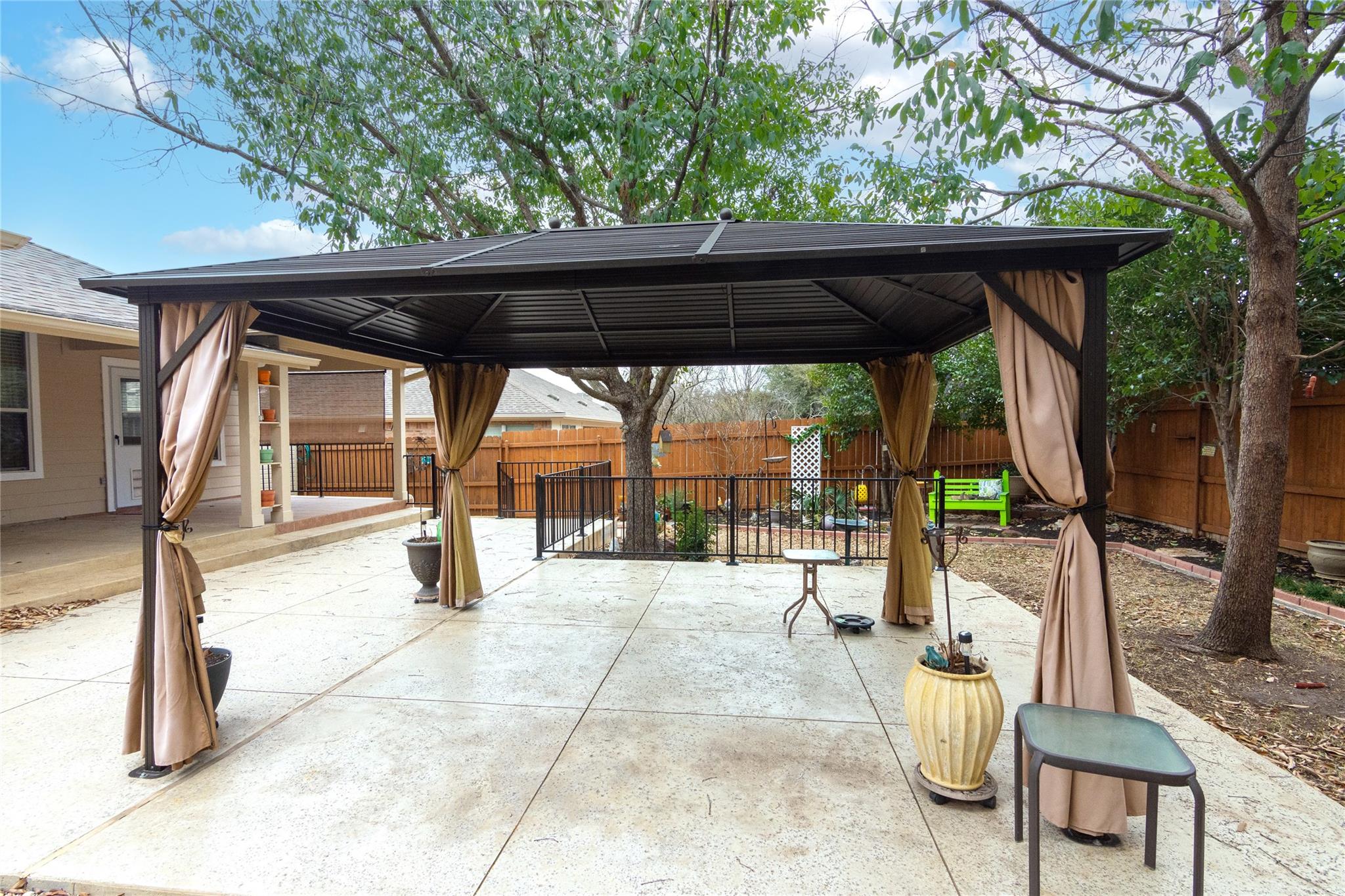 2411 Tumbling River Dr Property Photo 22