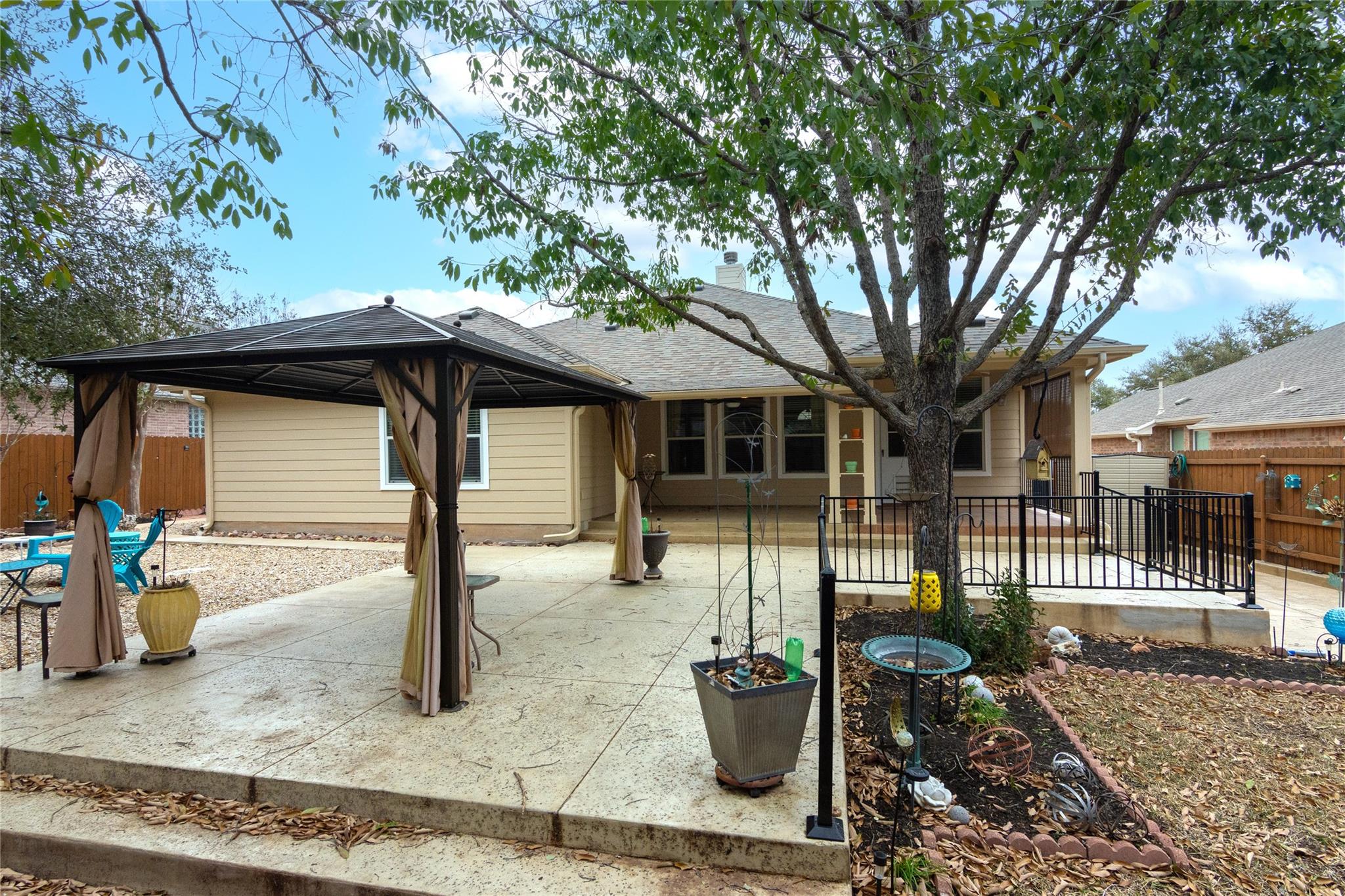 2411 Tumbling River Dr Property Photo 23