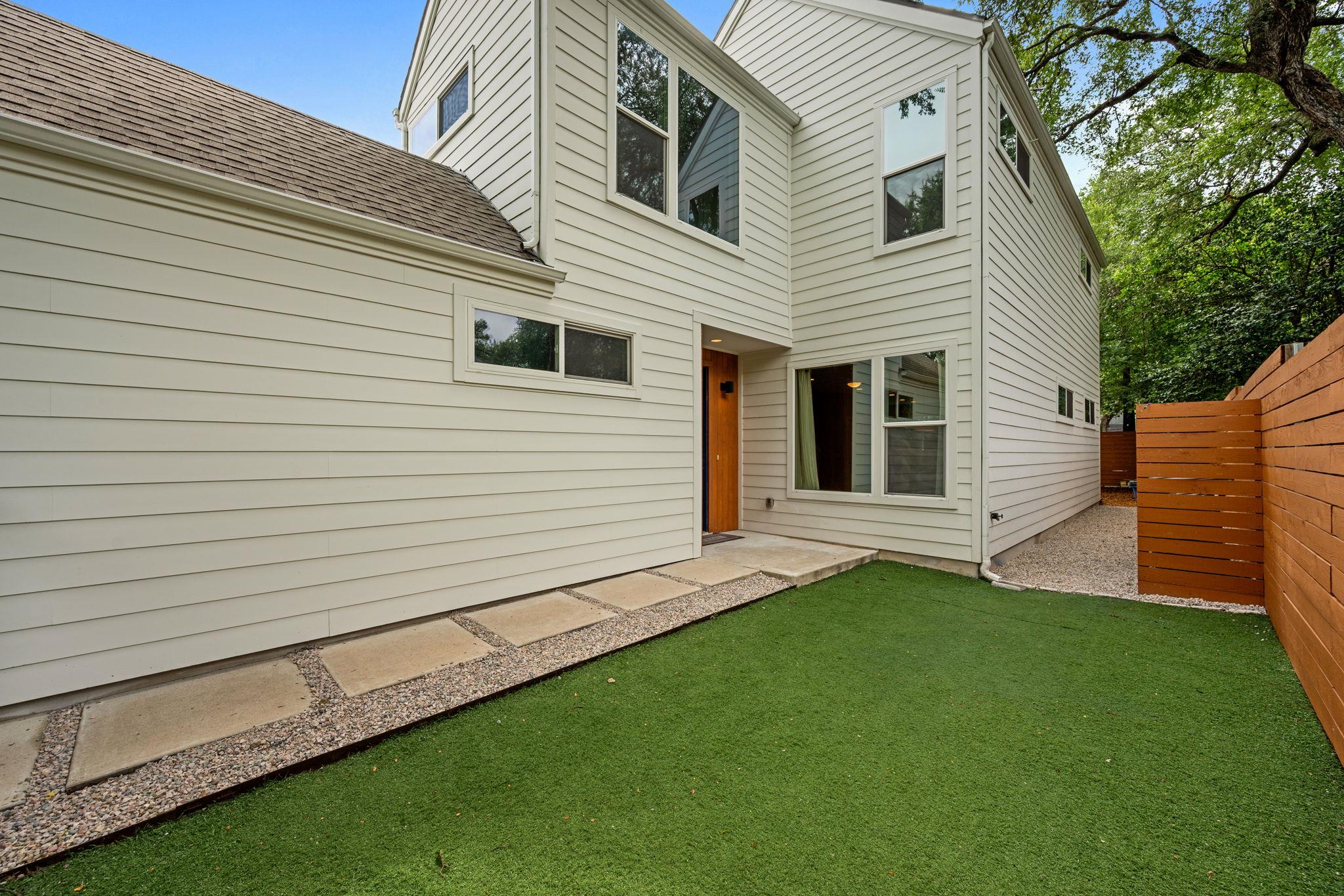3215 Aldwyche Dr Property Photo 2