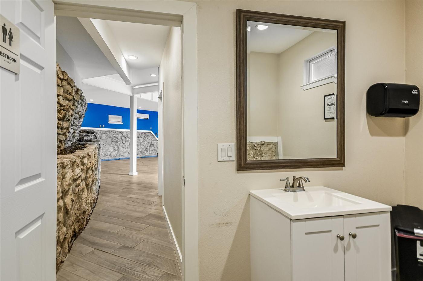 13001 W Highway 71 None #g200 Property Photo 4