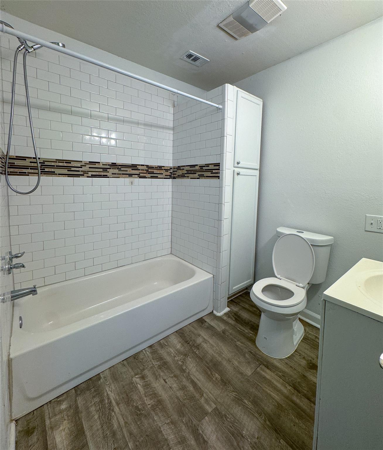 302 E Brenham St Property Photo 22