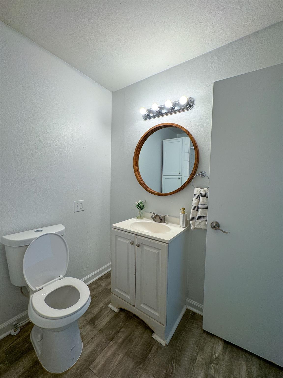 302 E Brenham St Property Photo 23