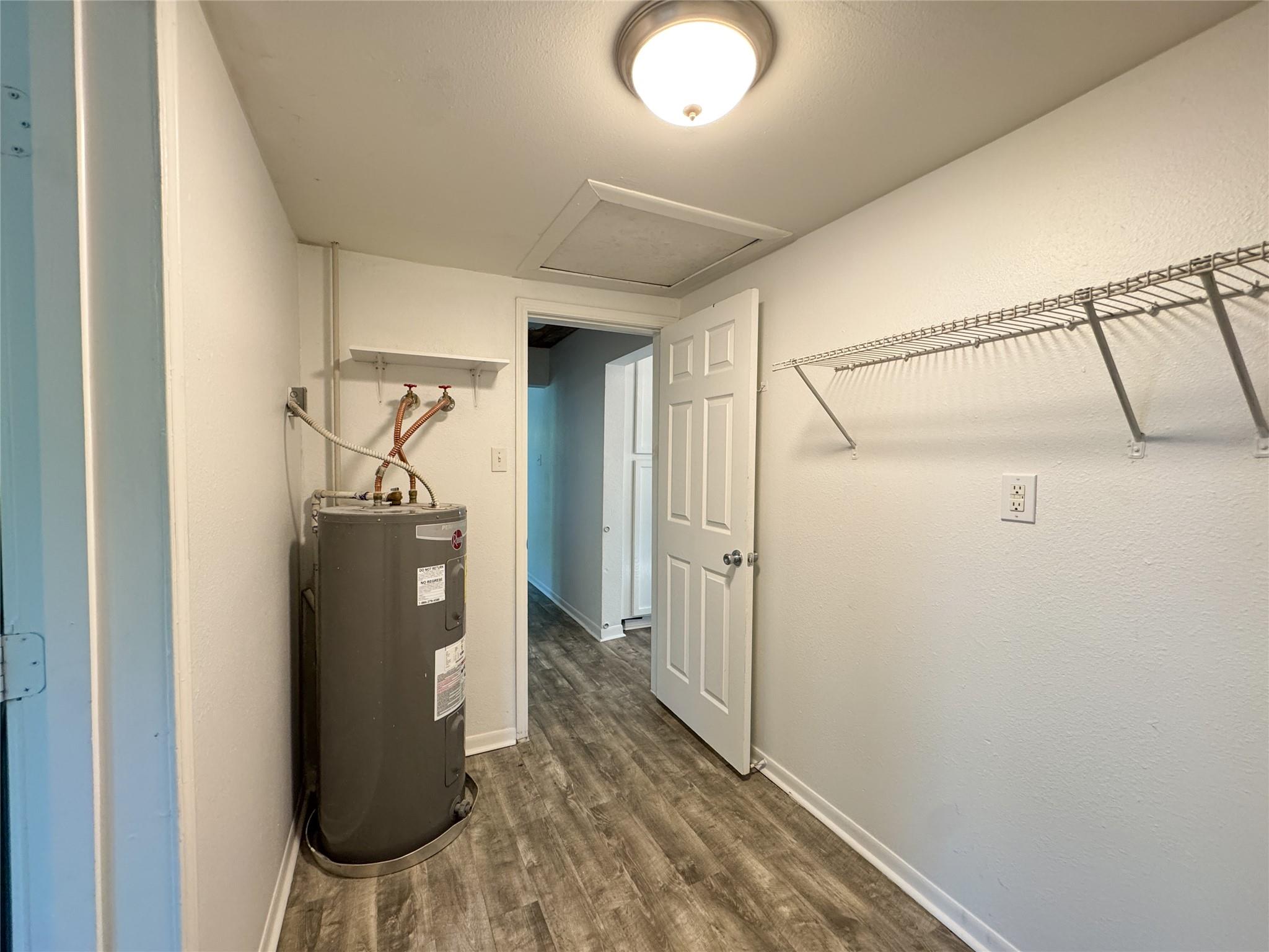 302 E Brenham St Property Photo 25