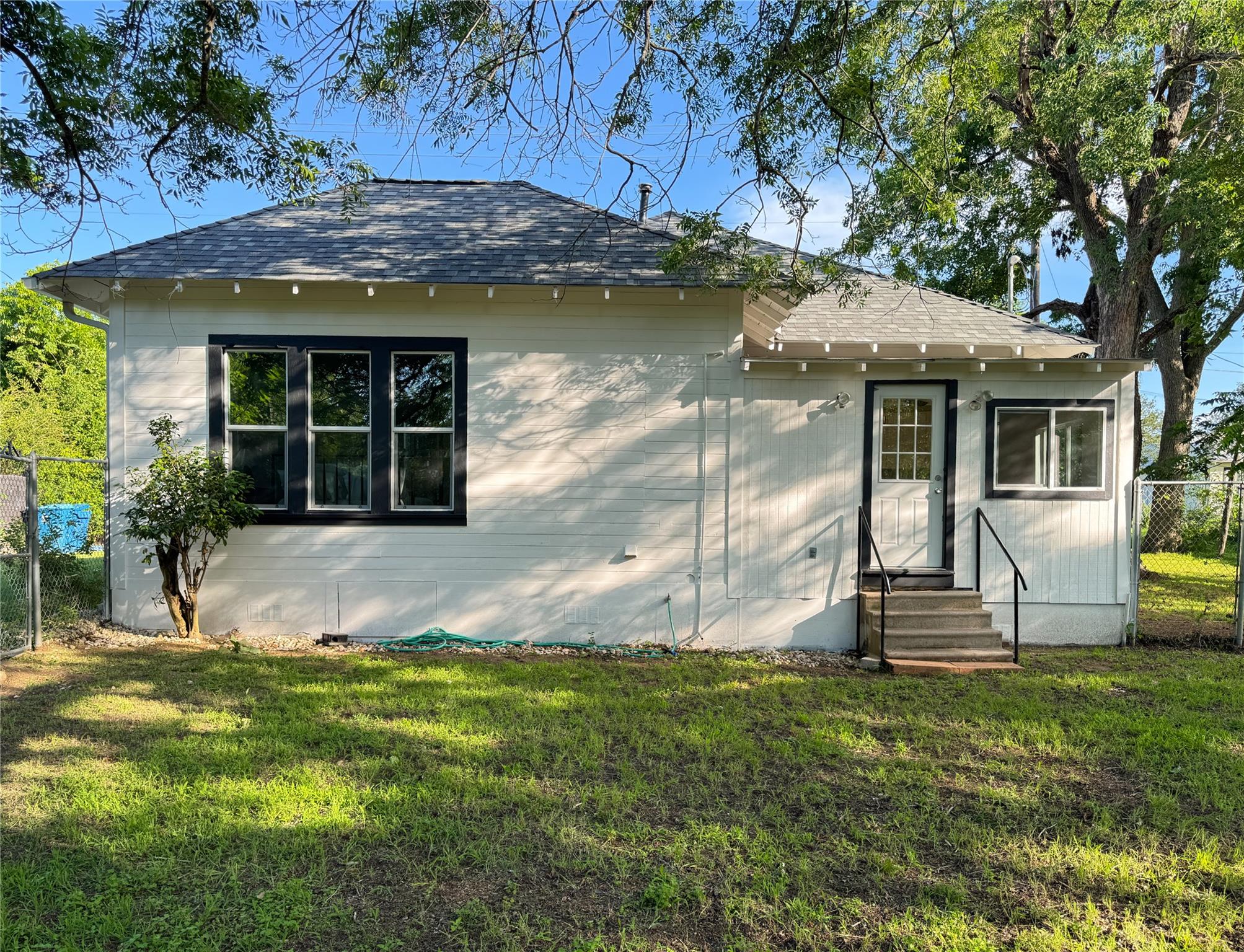 302 E Brenham St Property Photo 31