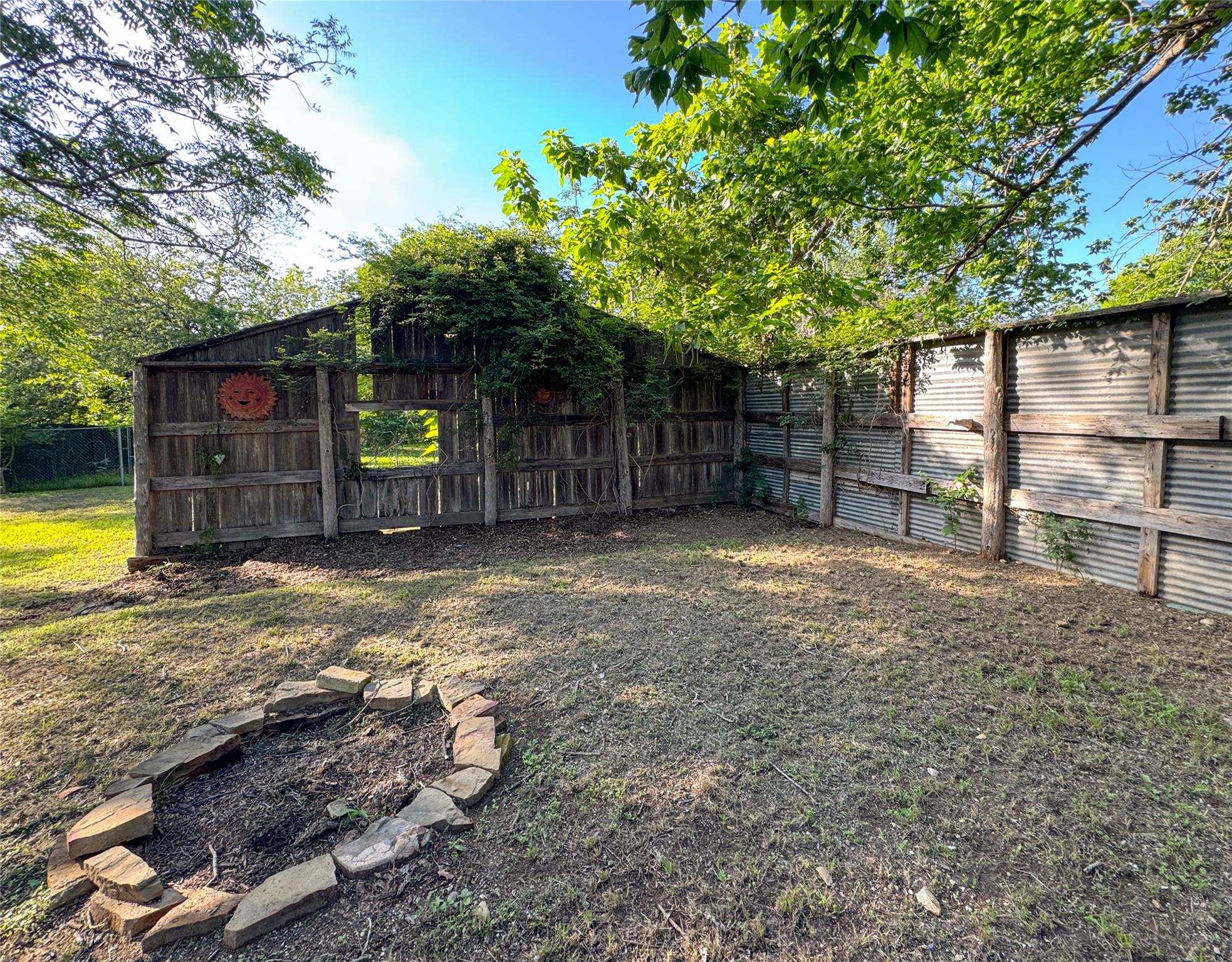 302 E Brenham St Property Photo 34