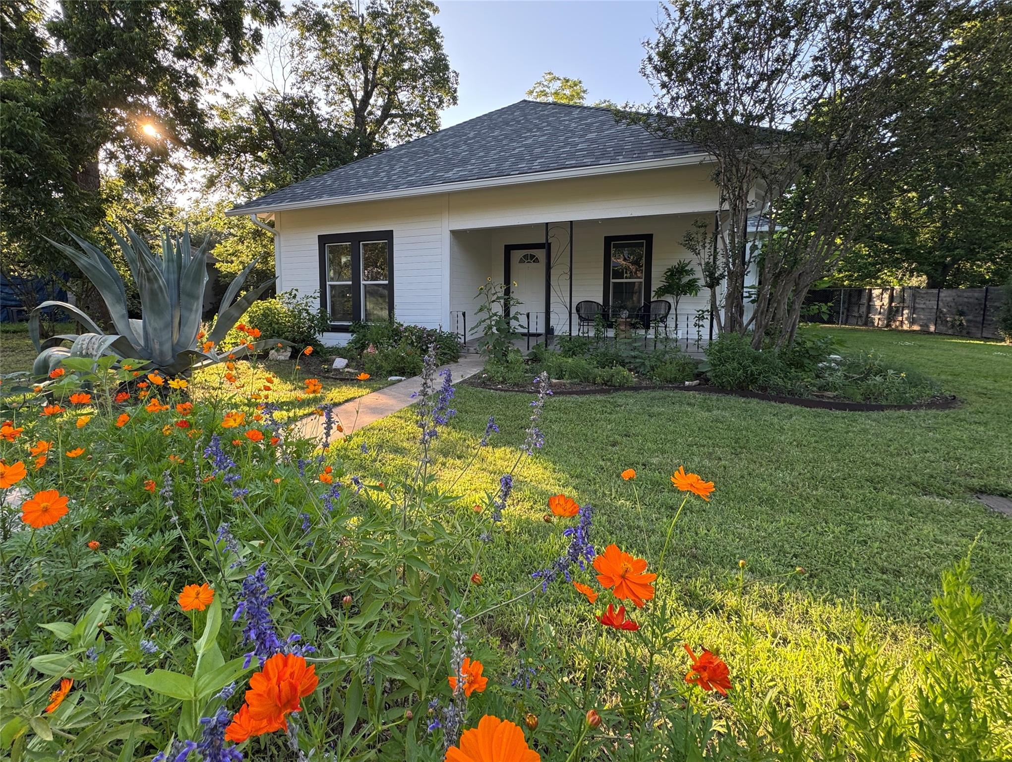 302 E Brenham St Property Photo 37