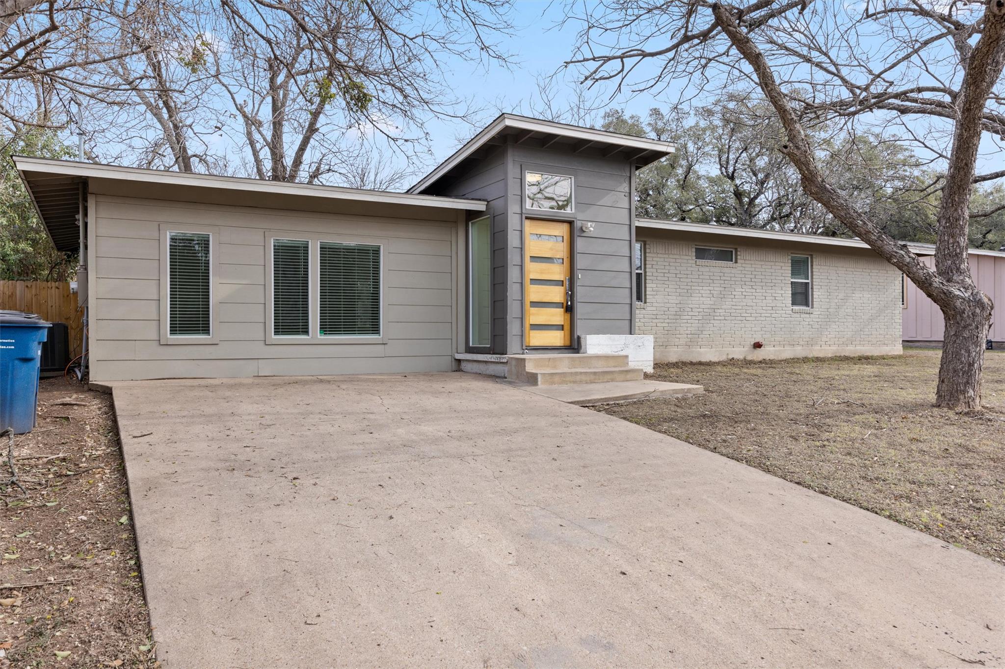 11907 Pollyanna Ave Property Photo 3