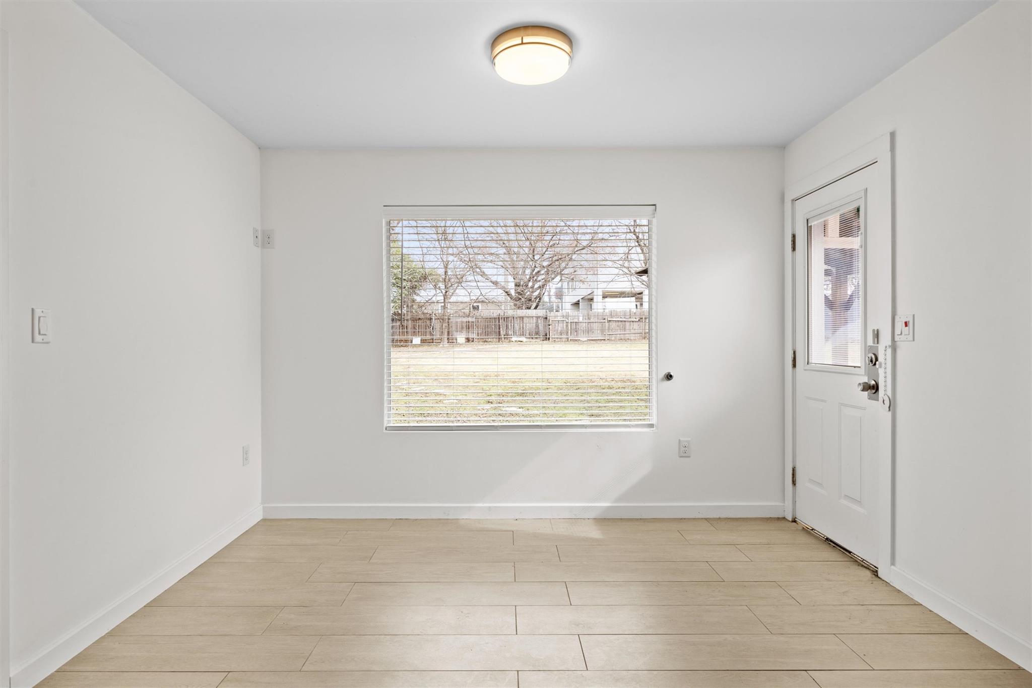 11907 Pollyanna Ave Property Photo 9