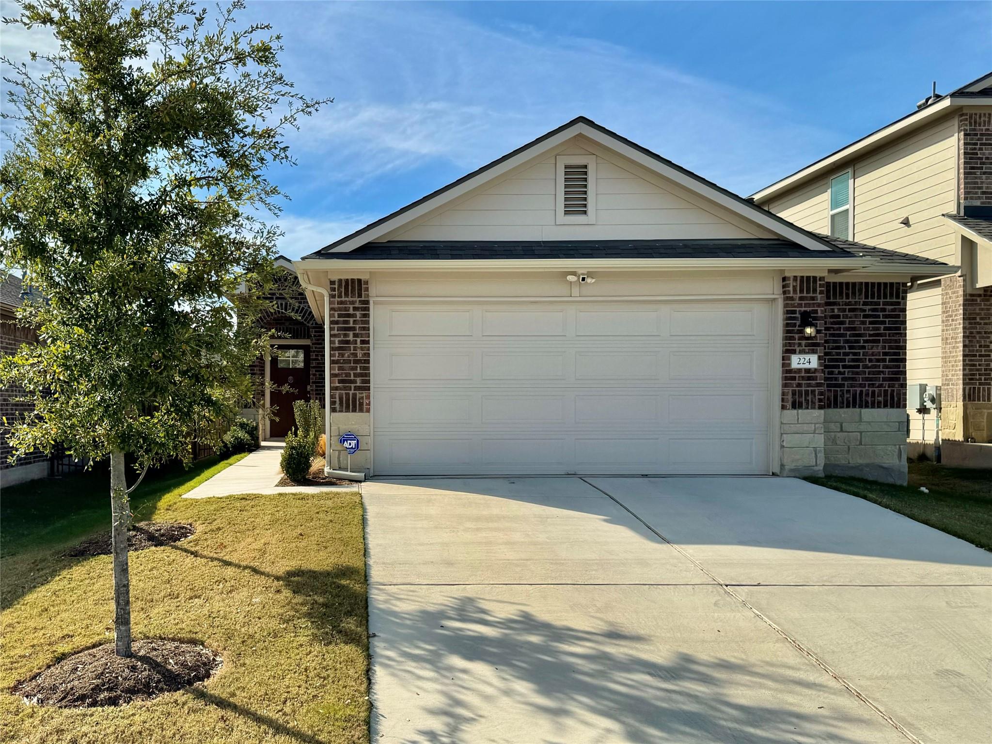 224 Yoakum St Property Photo 1