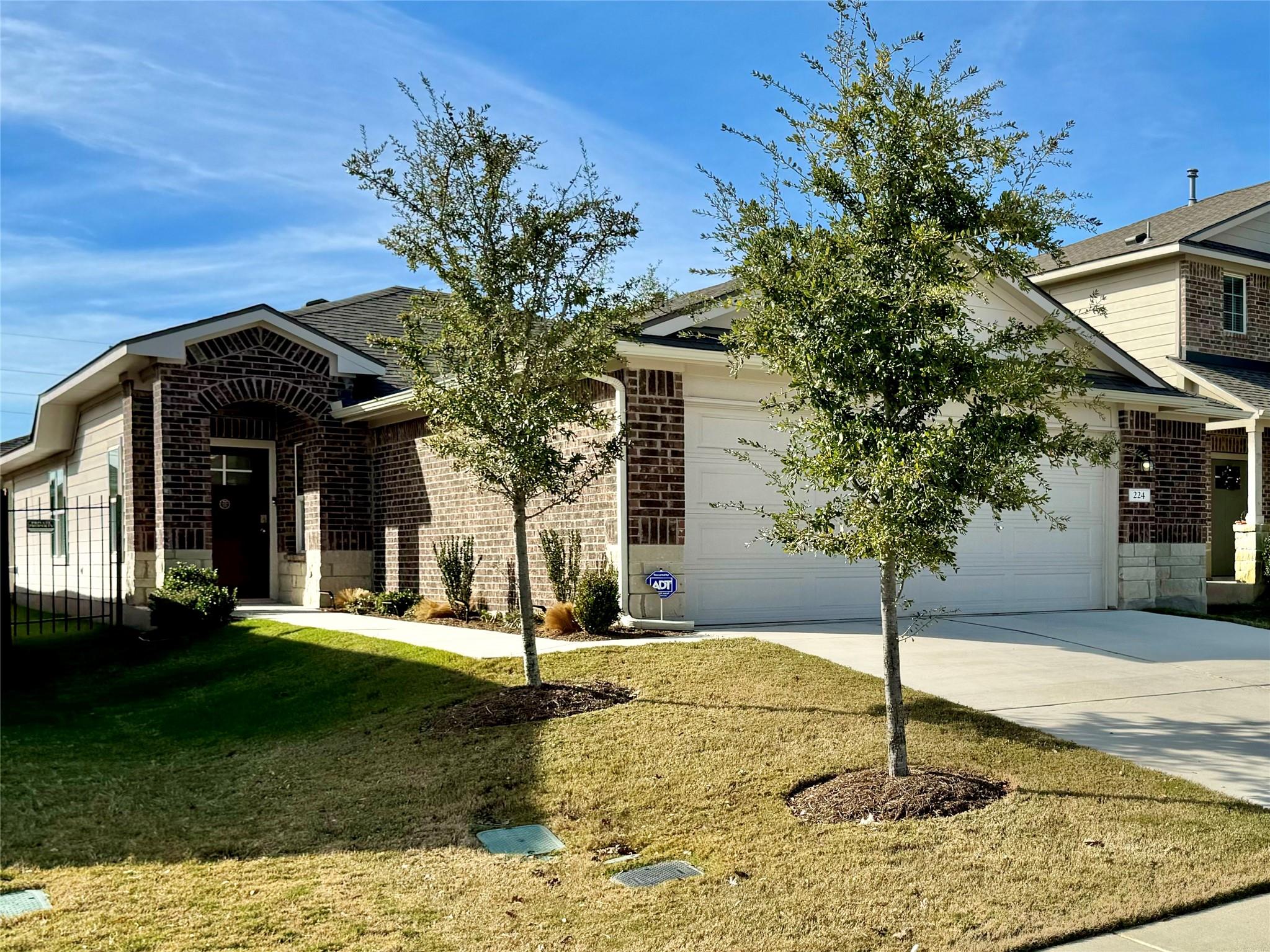 224 Yoakum St Property Photo 2