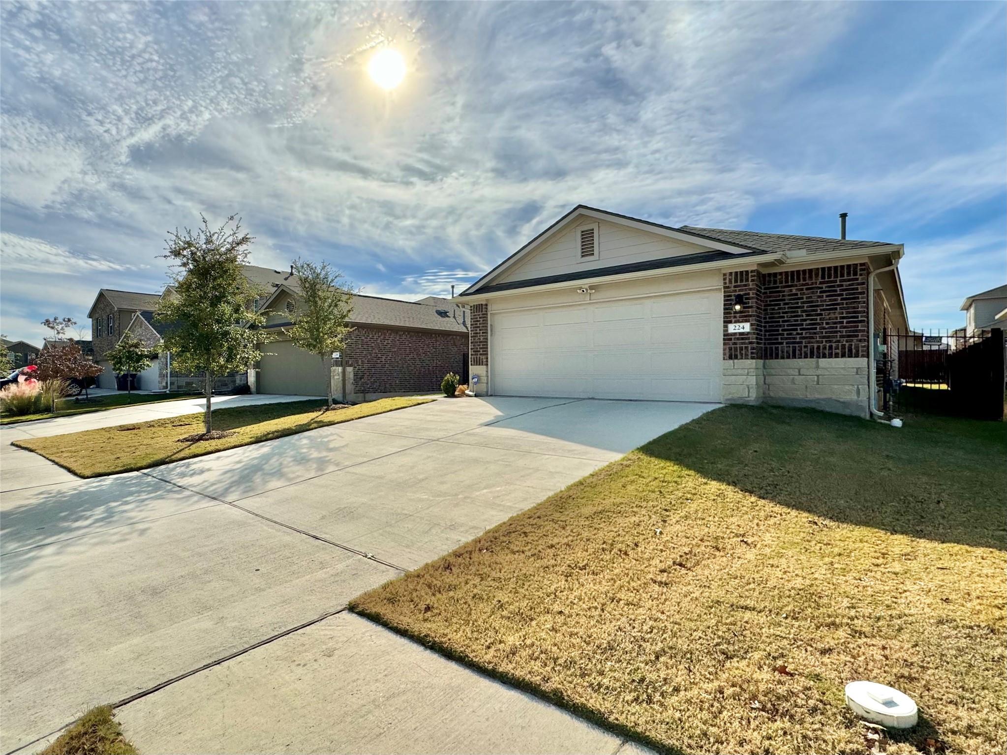224 Yoakum St Property Photo 3