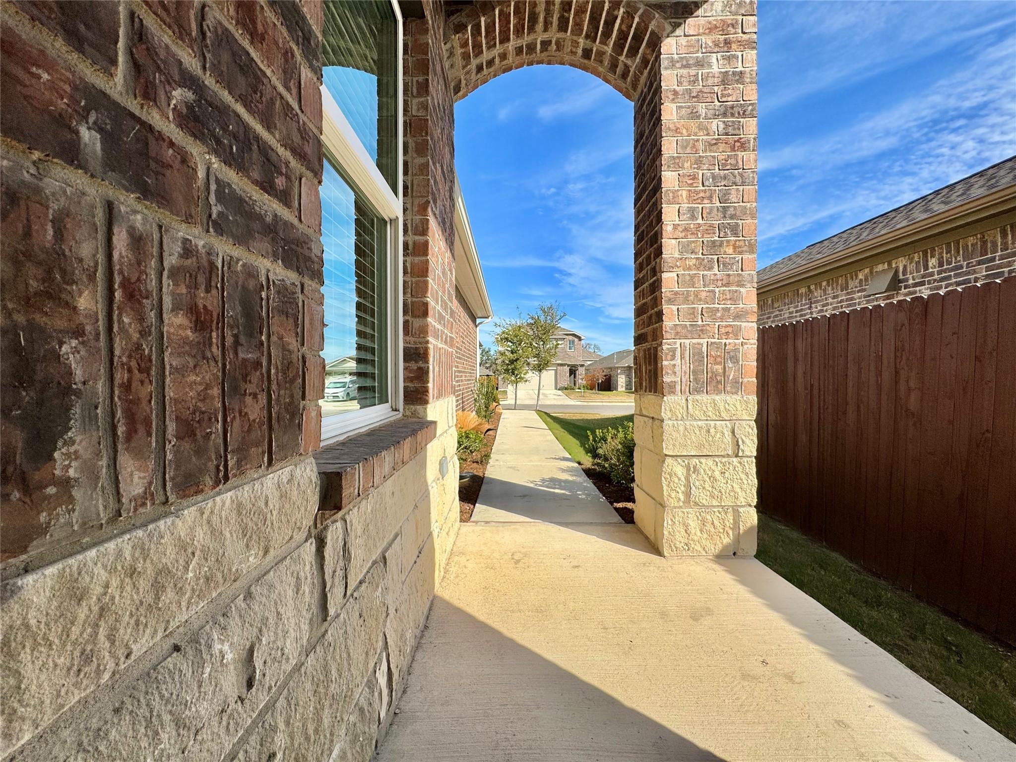 224 Yoakum St Property Photo 4