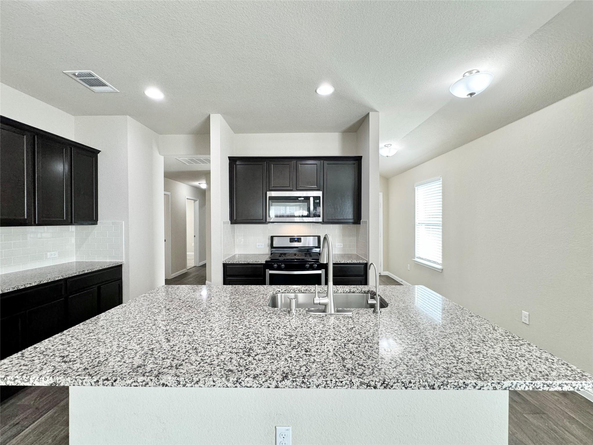 224 Yoakum St Property Photo 7
