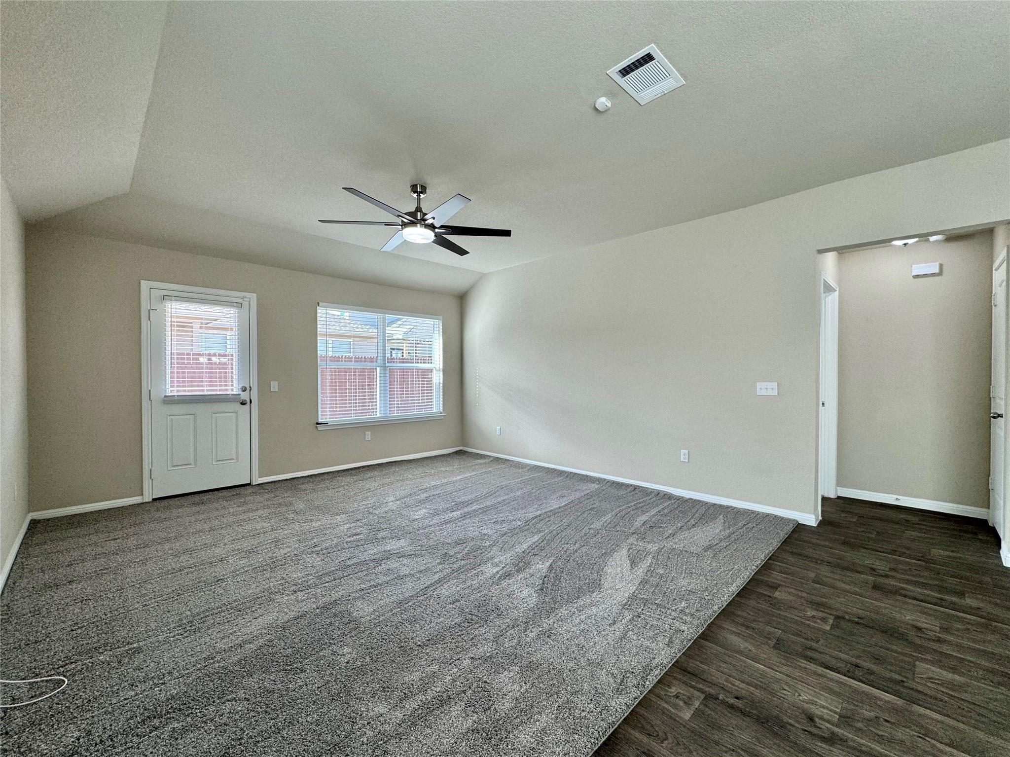 224 Yoakum St Property Photo 12