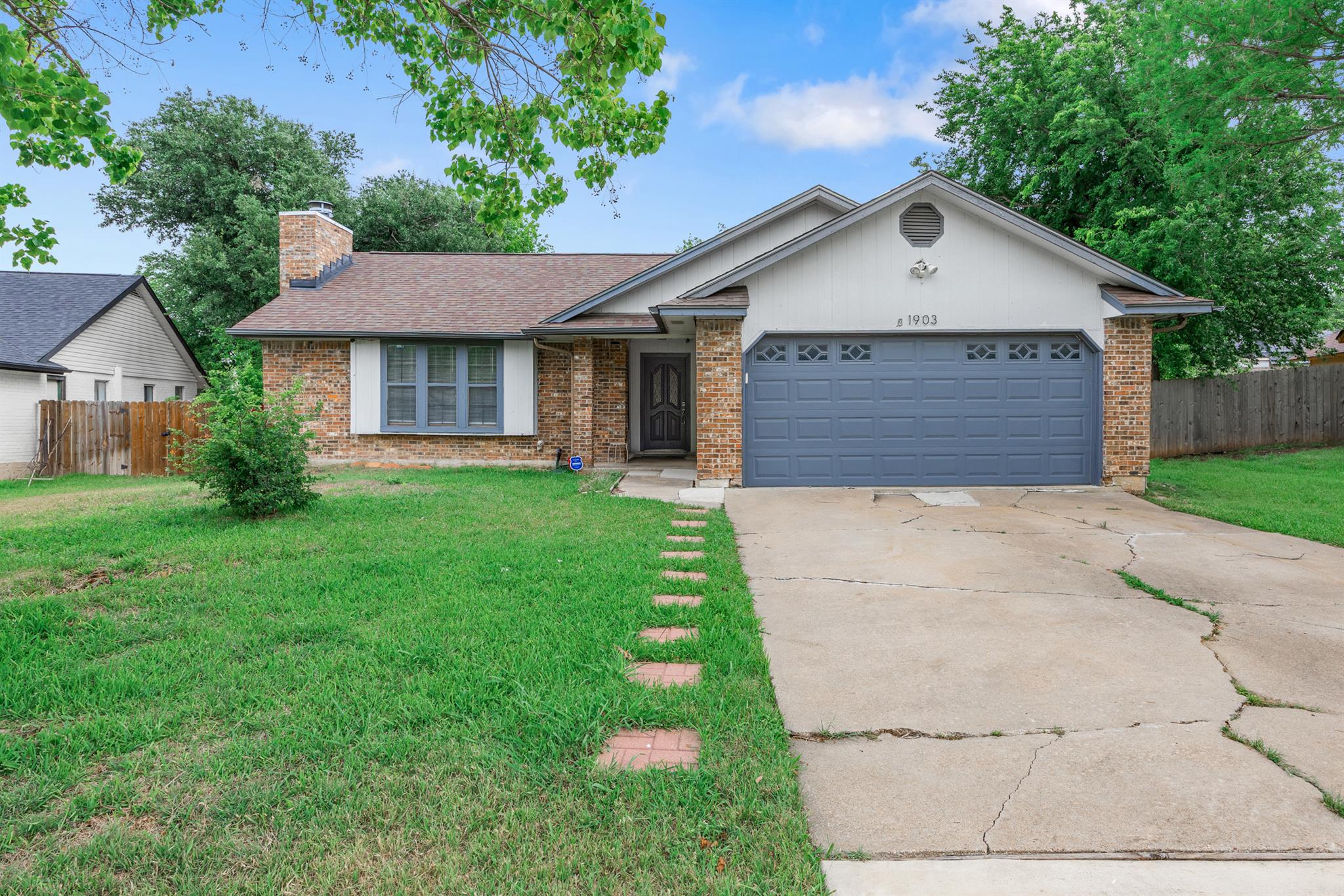 1903 Oxford Blvd Property Photo