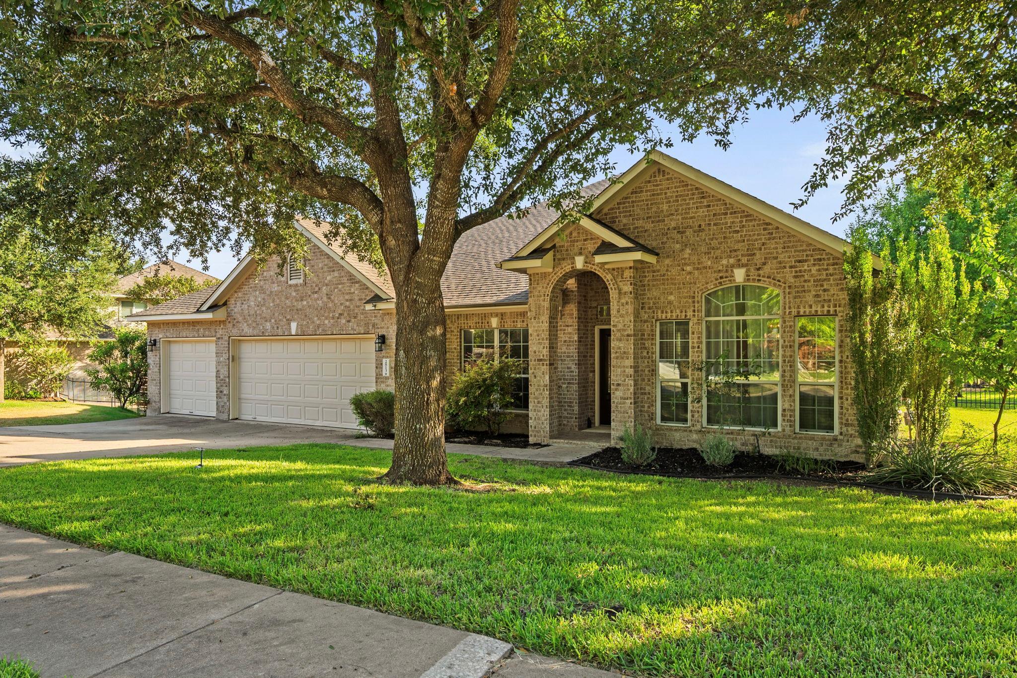 2813 Winding Shore Ln Property Photo 2