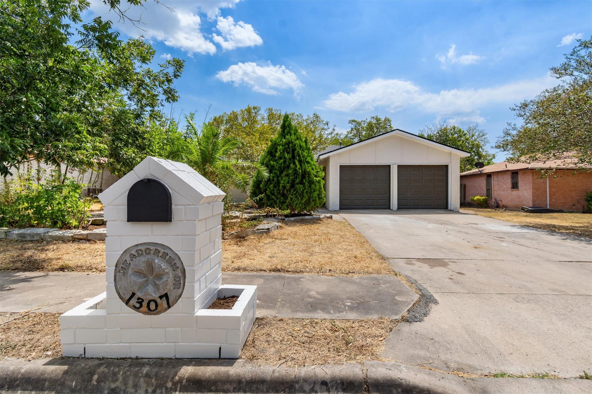 1307 Meadgreen Dr Property Photo 1