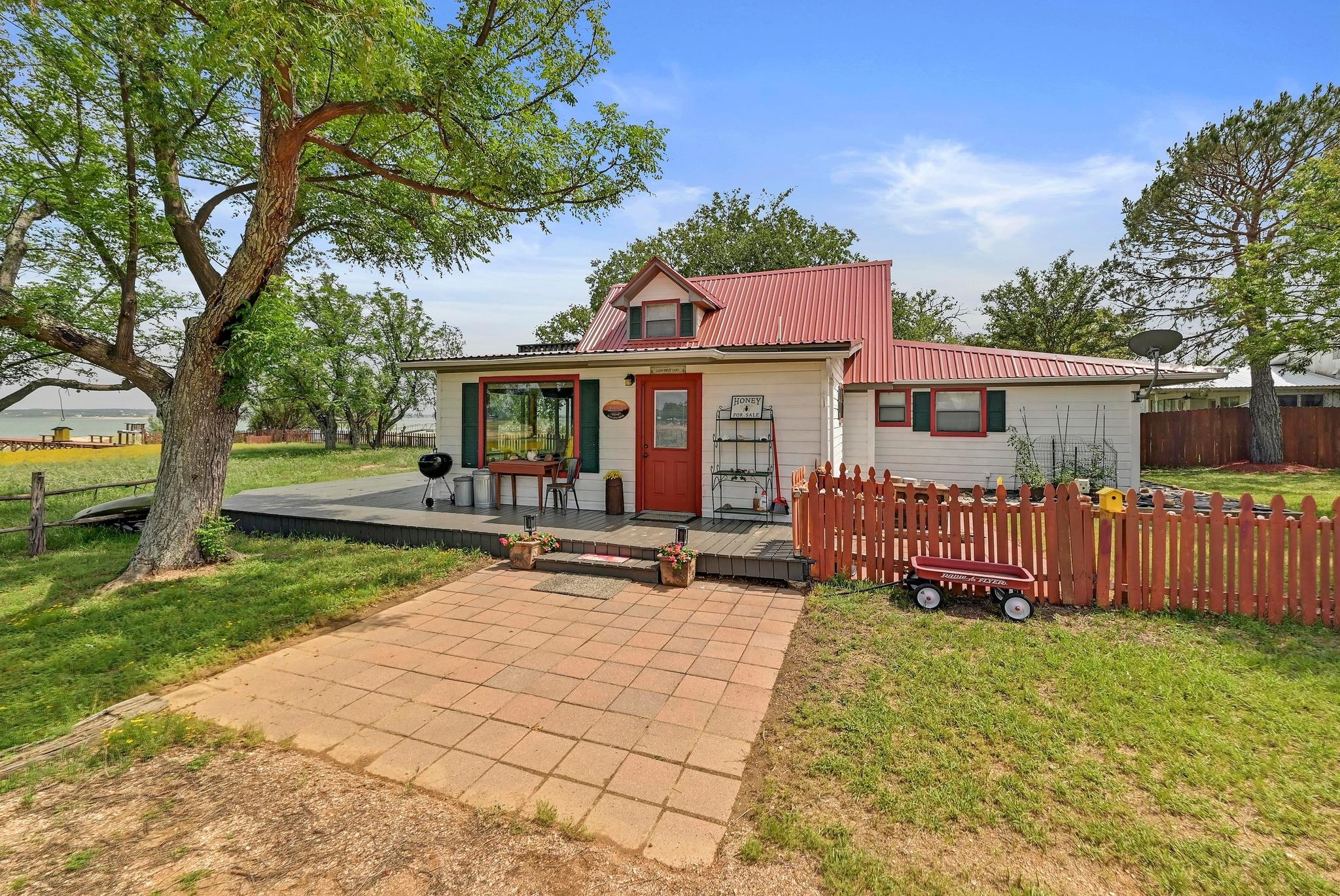 734 Island Dr Property Photo 4