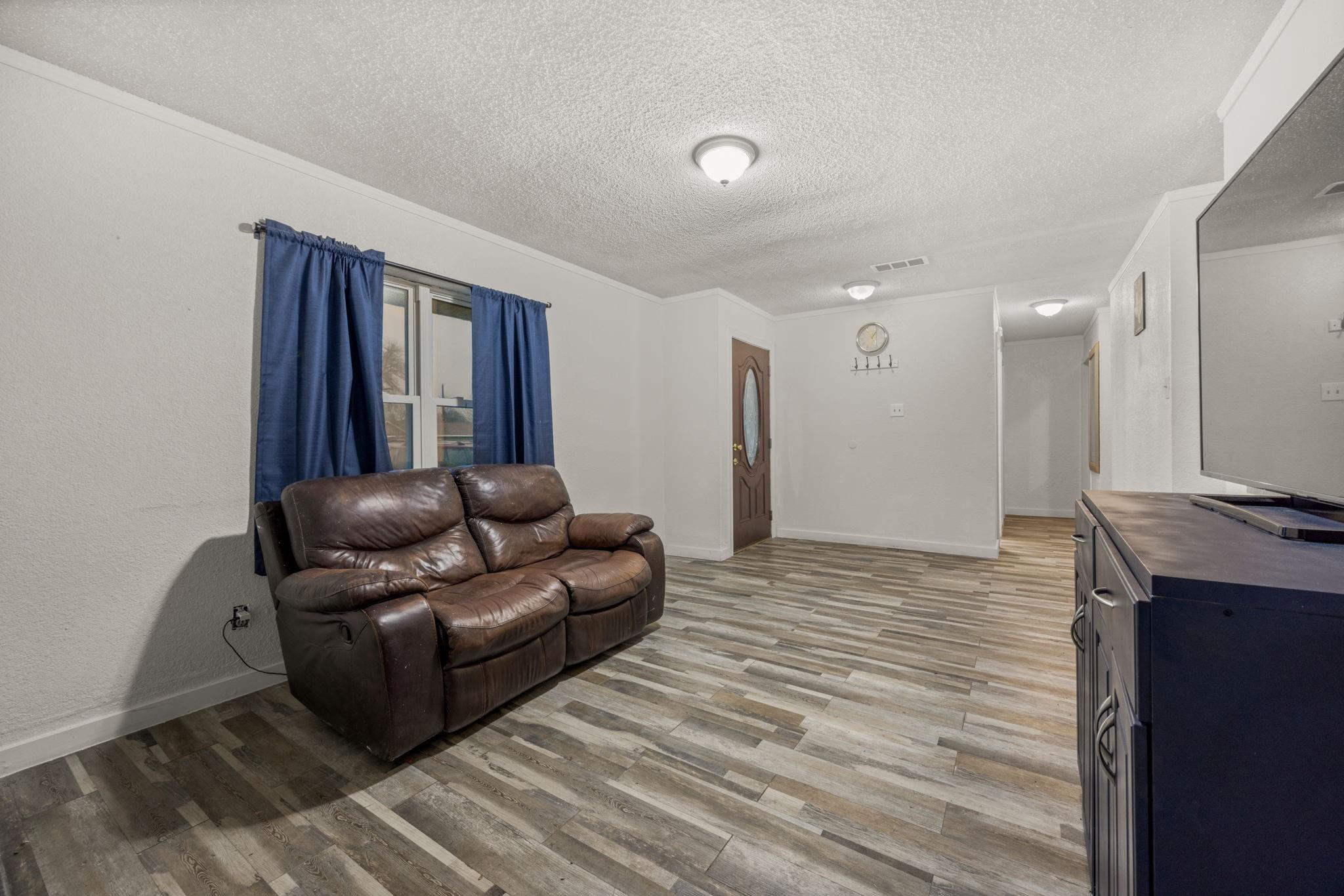 1007 Luanne Ln Property Photo 6