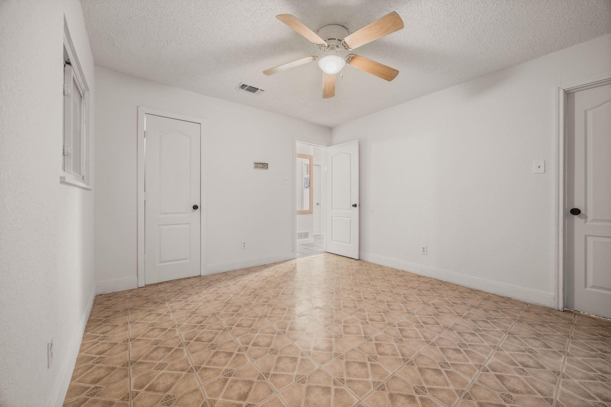 1007 Luanne Ln Property Photo 12