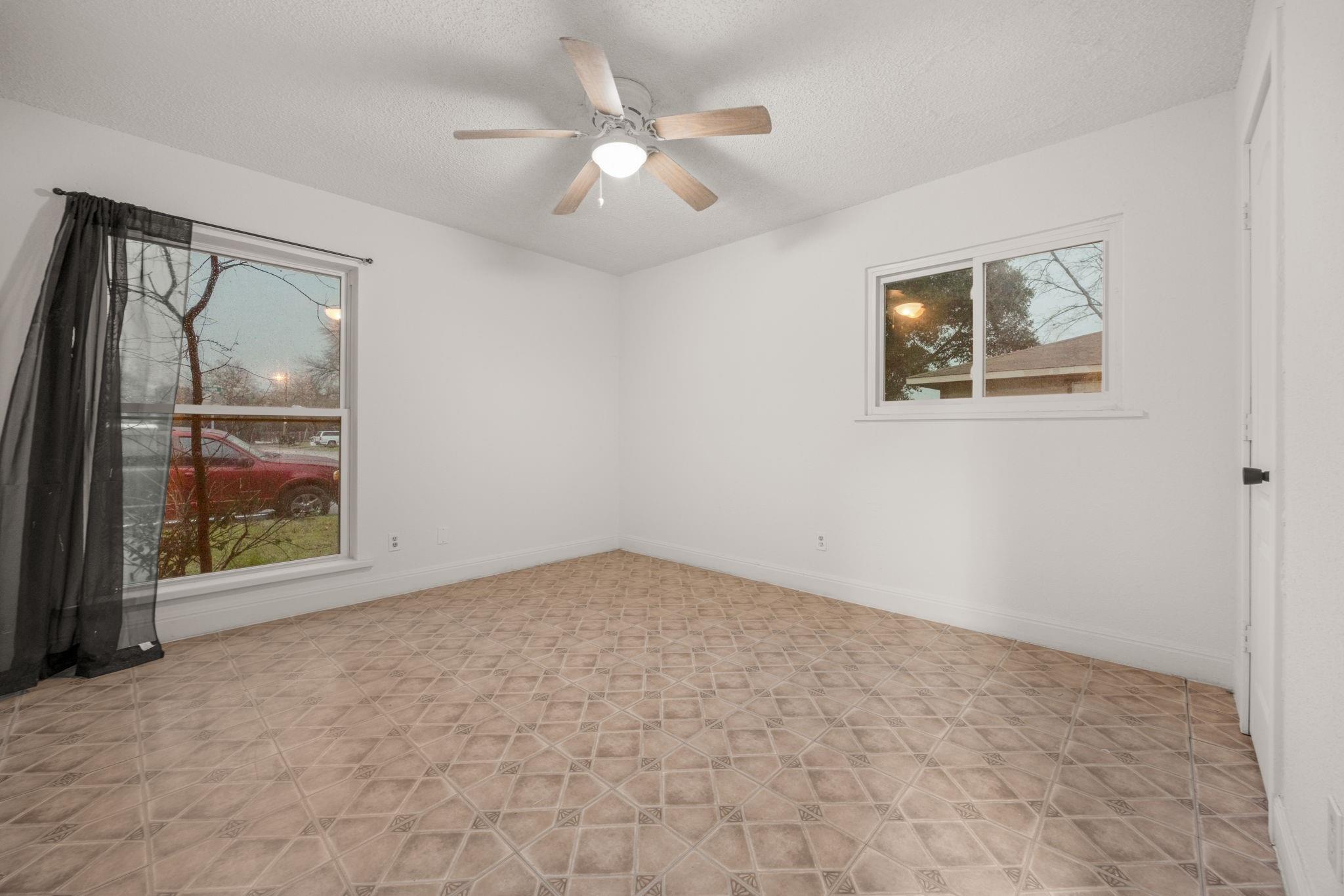 1007 Luanne Ln Property Photo 13
