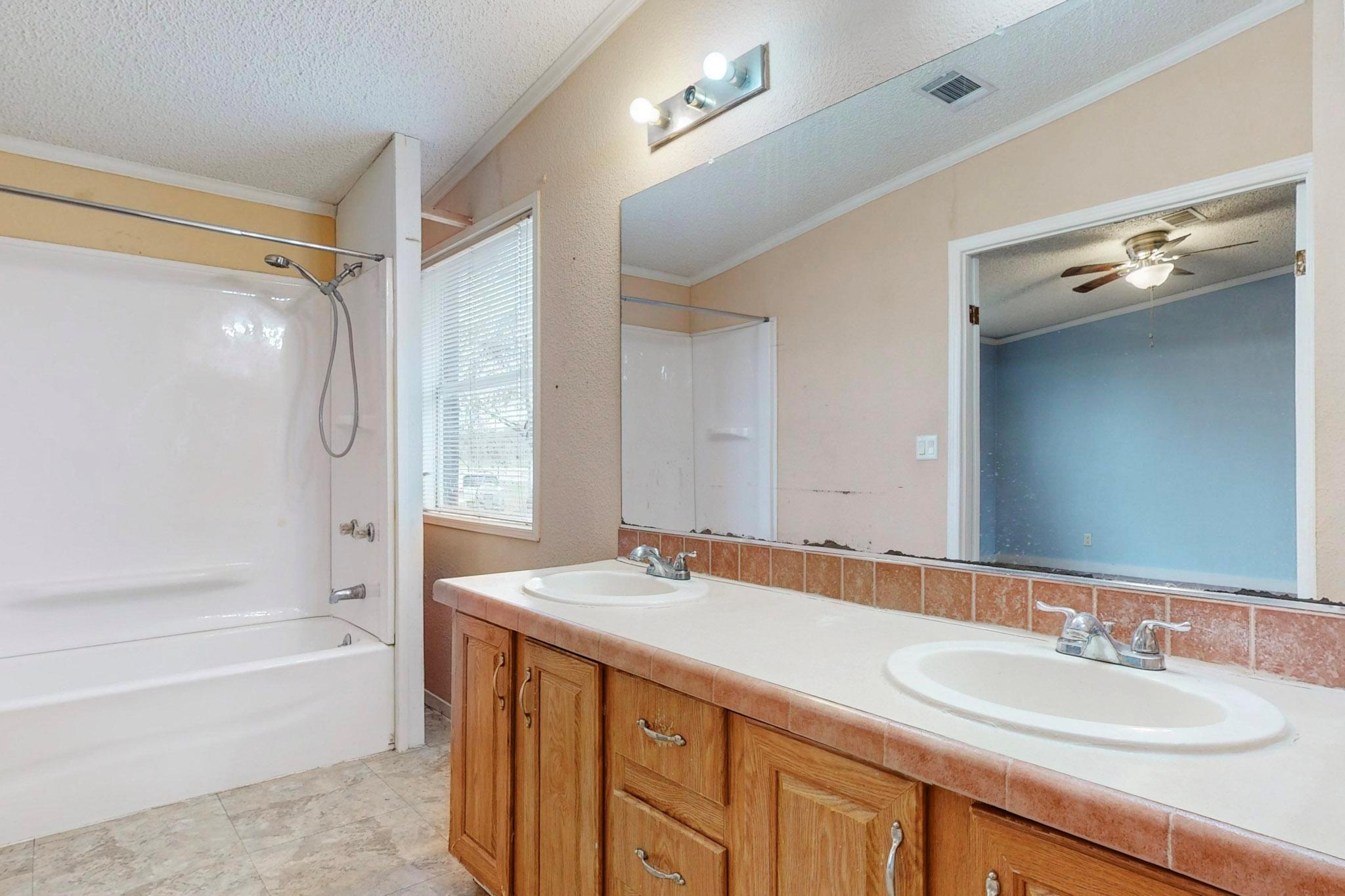 262 Highway 290 E, Property Photo 22