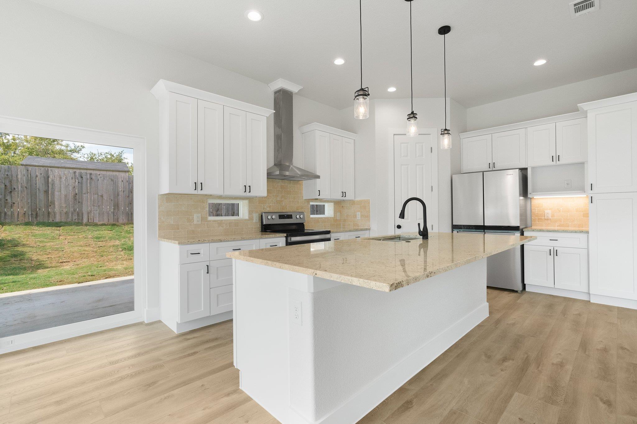20405 Sunset Strip St Property Photo 5