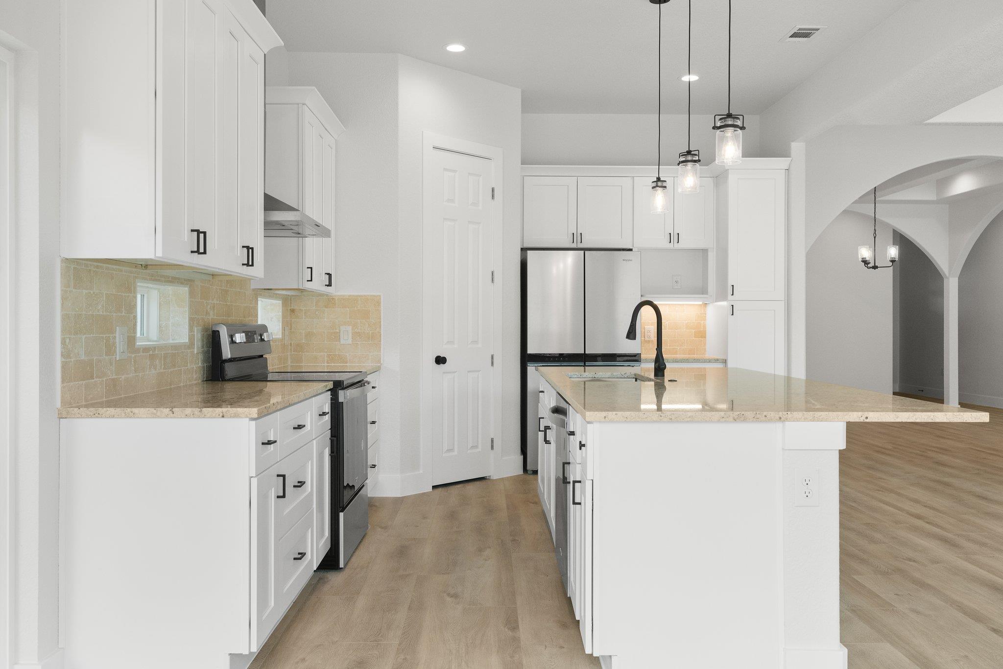 20405 Sunset Strip St Property Photo 6