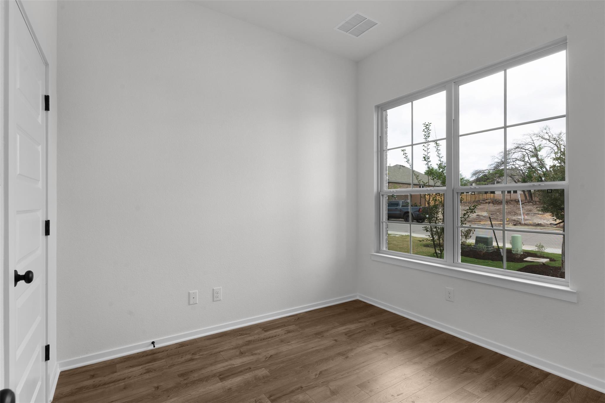 405 Raleigh Dr Property Photo 4