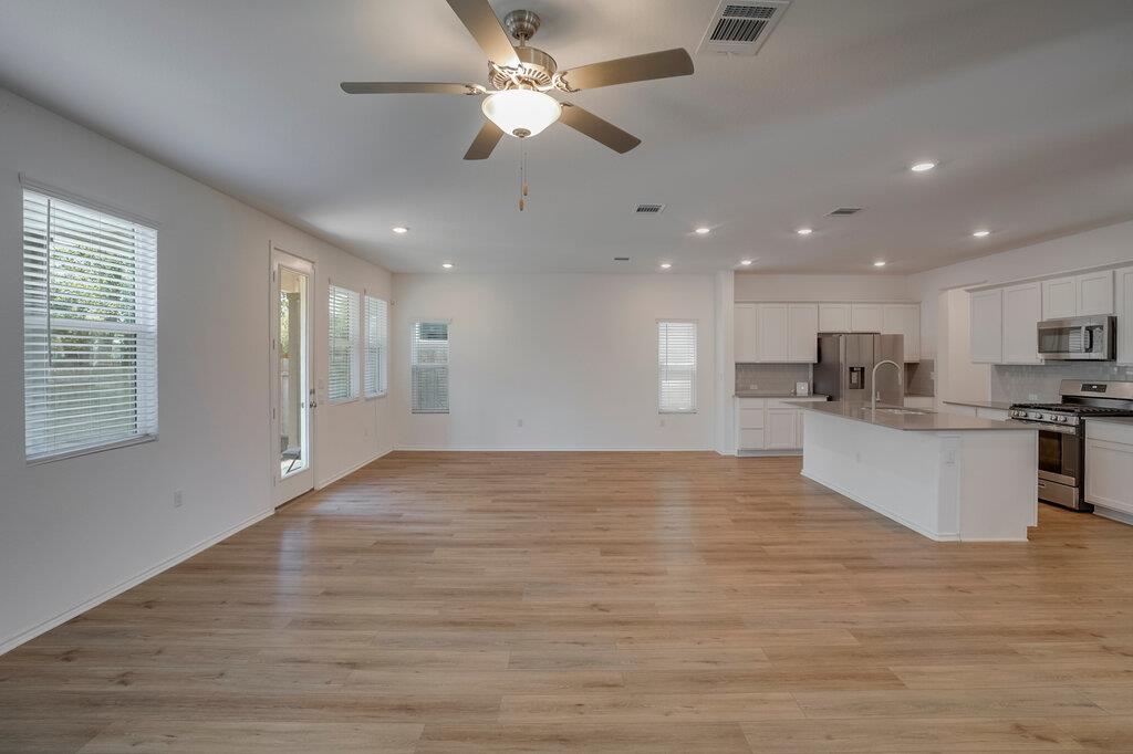 1109 Winnie Dr Property Photo 3
