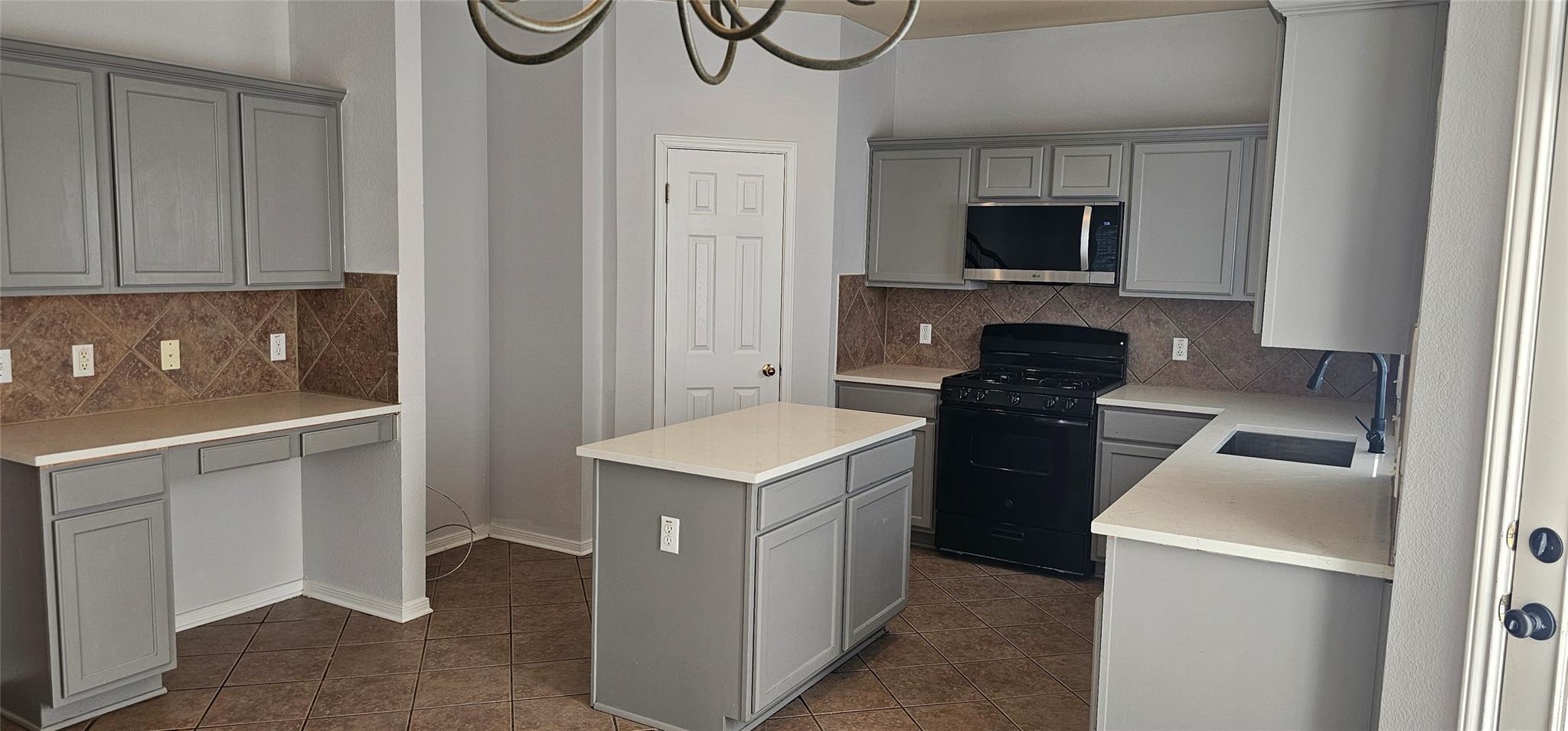 804 Windsor Hill Dr Property Photo 8