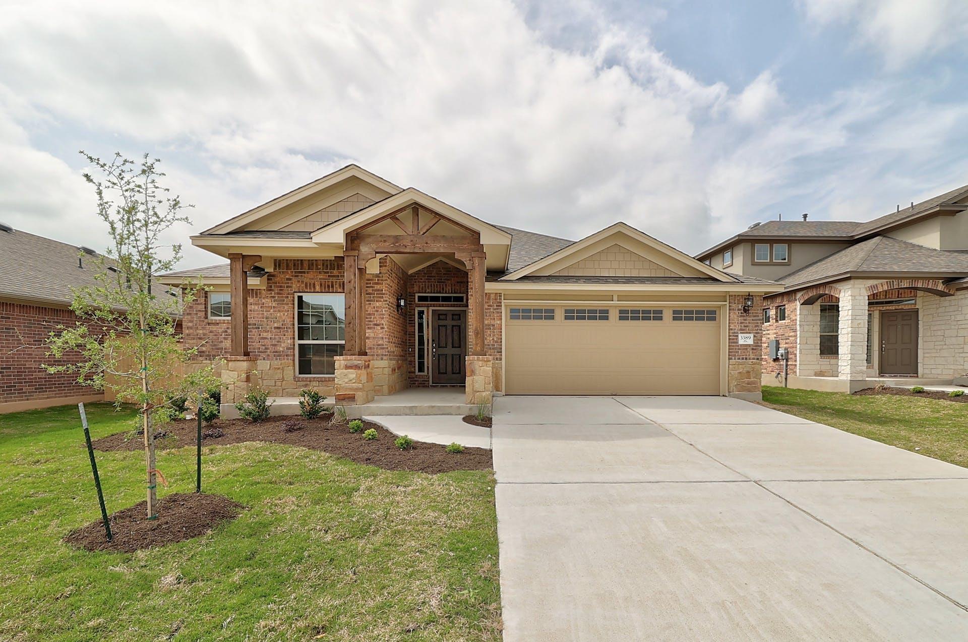 3389 Pauling Loop Property Photo