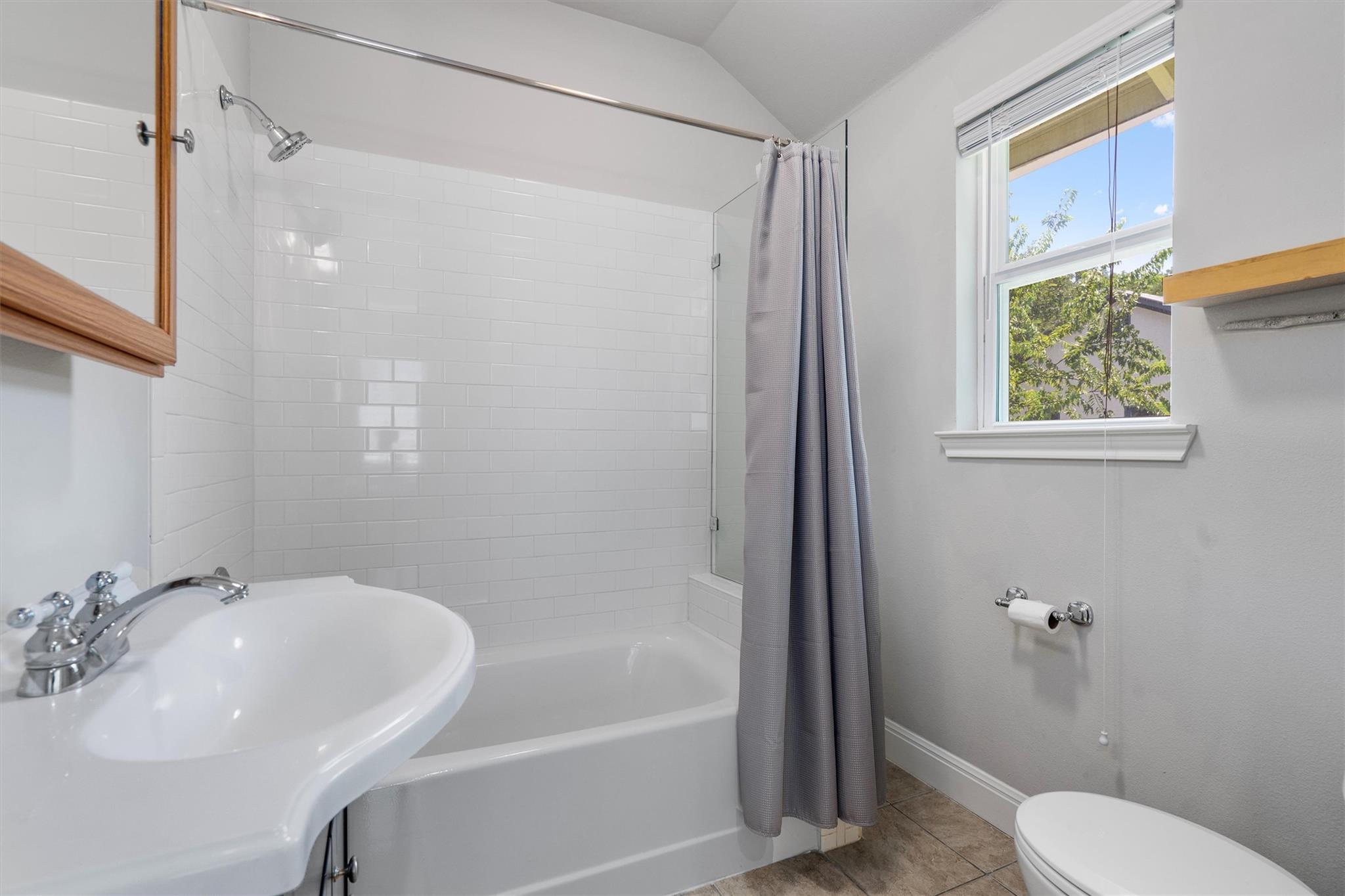 1102 Woodland Ave #1 Property Photo 12