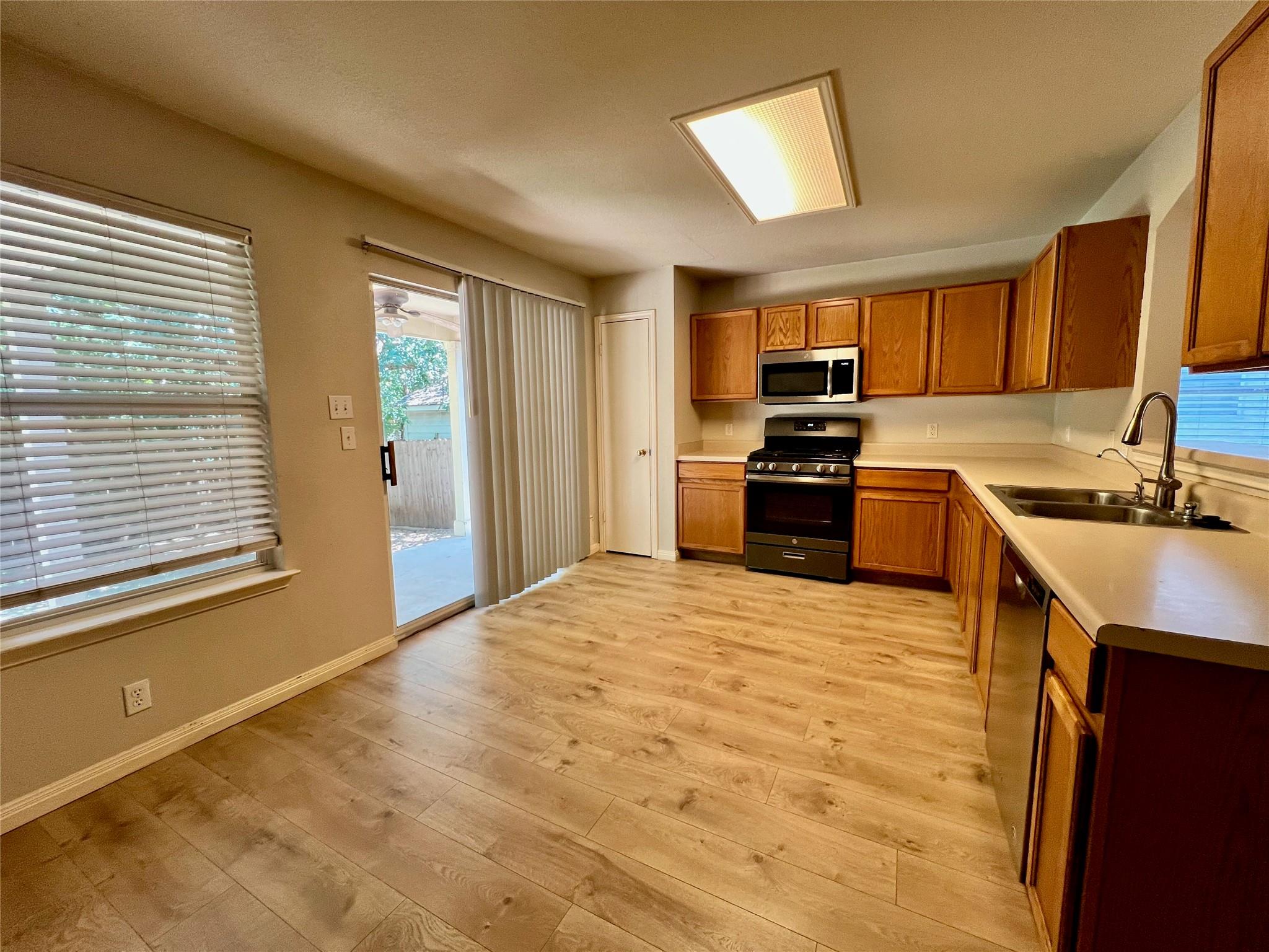 1905 Hawksbury Way Property Photo 4