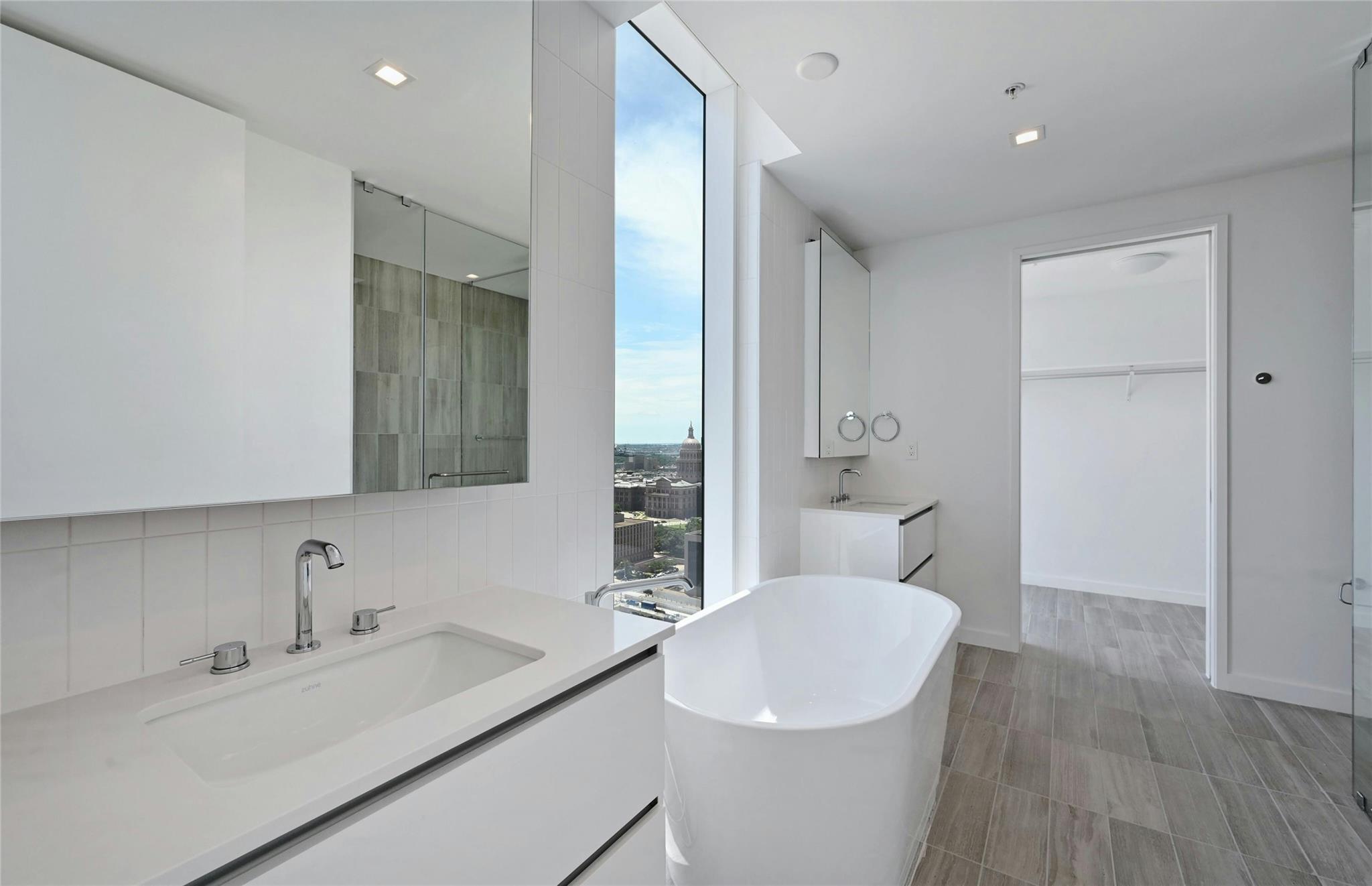 313 W 17th St #2101 Property Photo 8