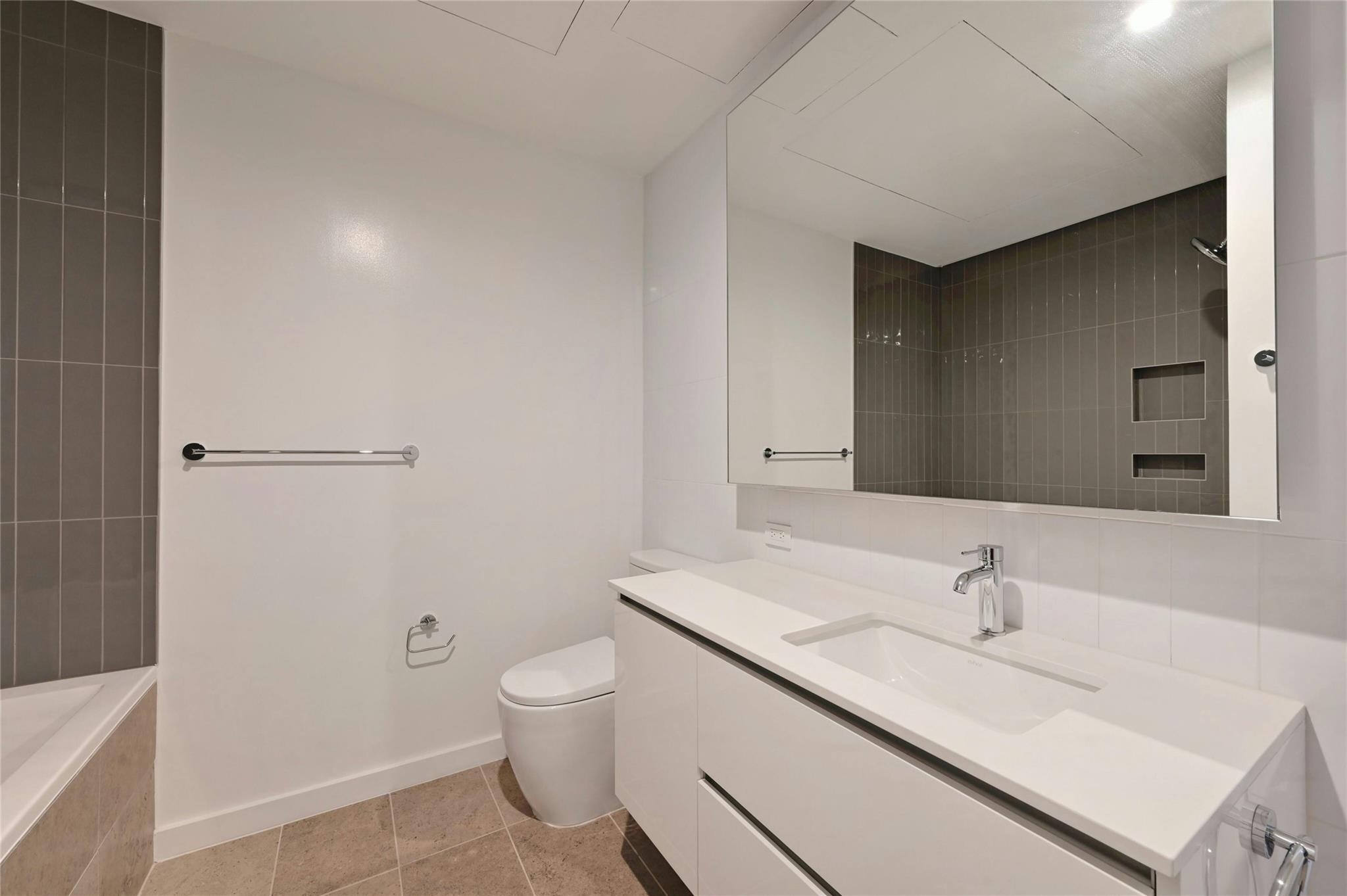 313 W 17th St #2101 Property Photo 12
