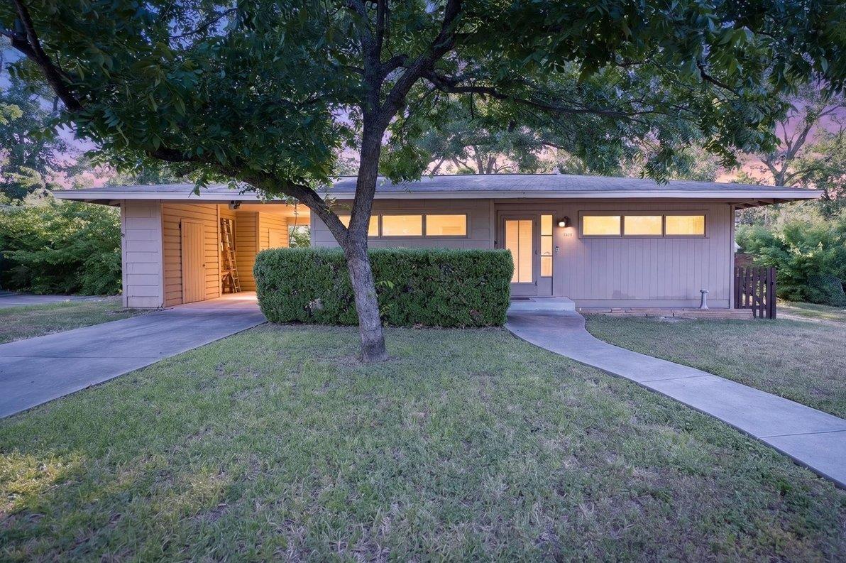 4809 Westfield Dr Property Photo 1